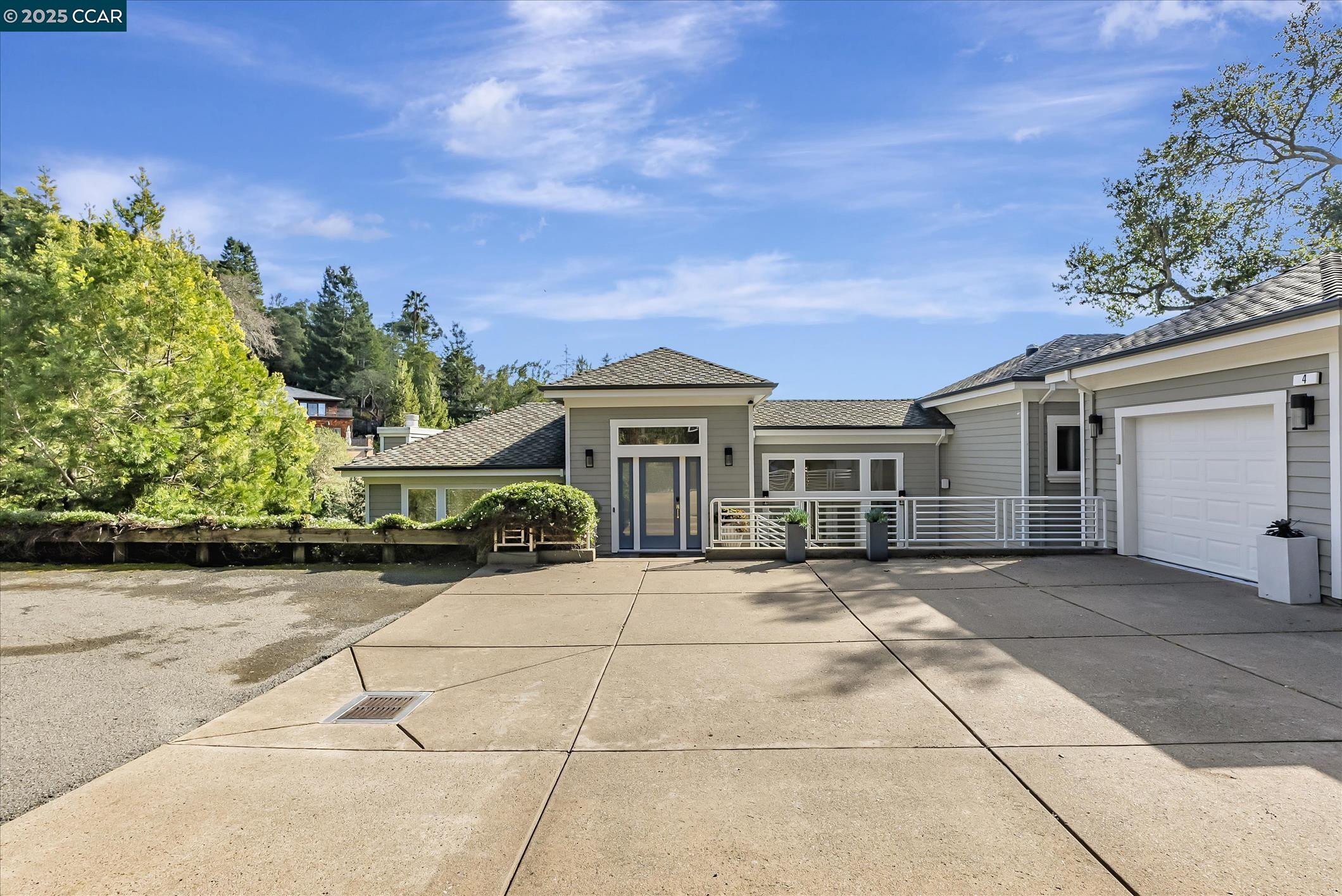 Detail Gallery Image 2 of 43 For 4 Berrybrook Hollow, Orinda,  CA 94563 - 4 Beds | 3/1 Baths