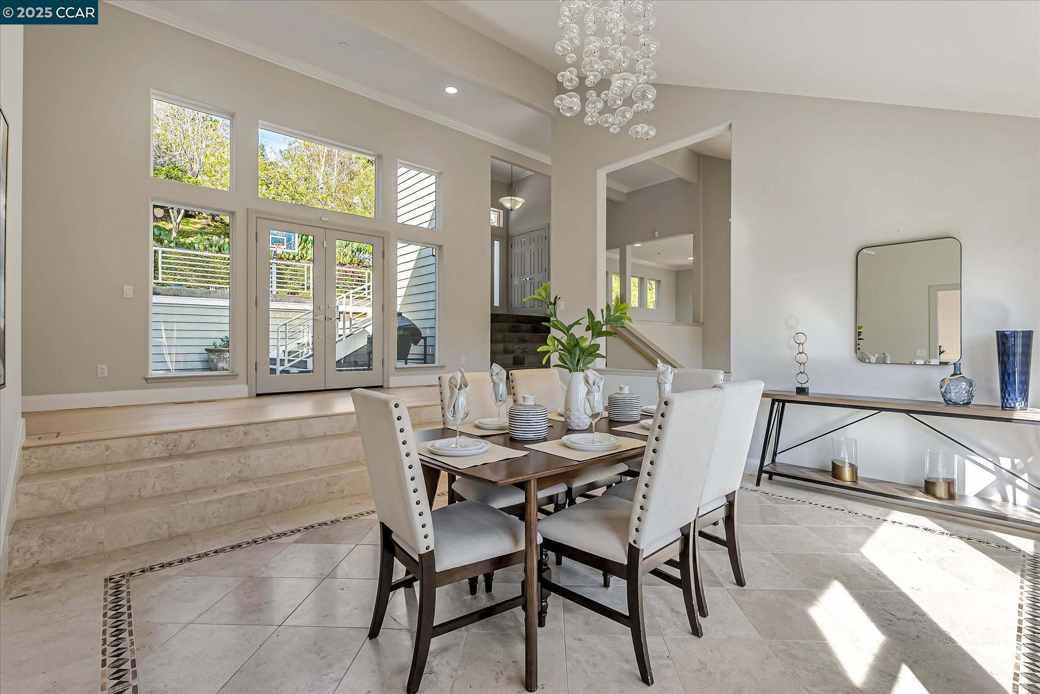 Detail Gallery Image 17 of 43 For 4 Berrybrook Hollow, Orinda,  CA 94563 - 4 Beds | 3/1 Baths