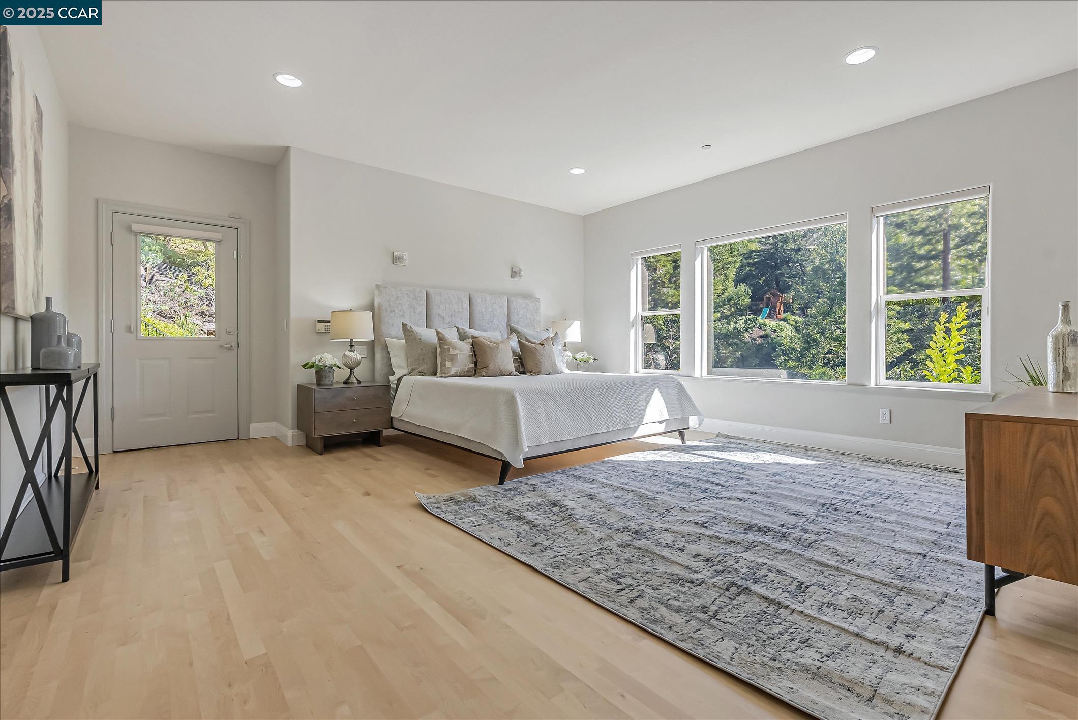 Detail Gallery Image 20 of 43 For 4 Berrybrook Hollow, Orinda,  CA 94563 - 4 Beds | 3/1 Baths