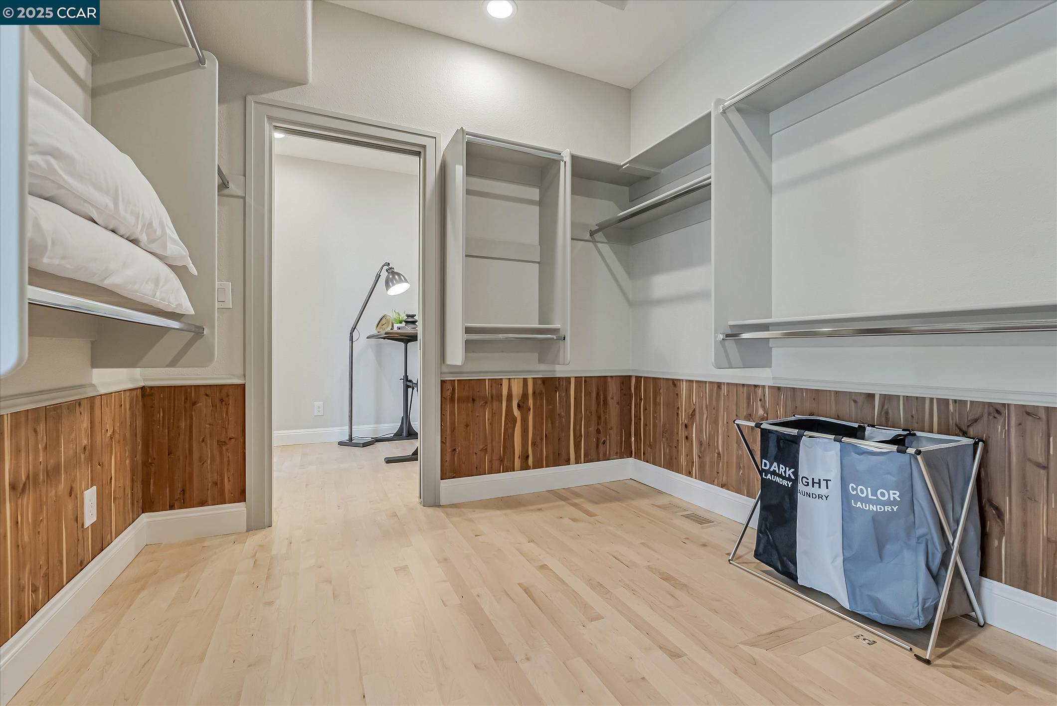 Detail Gallery Image 23 of 43 For 4 Berrybrook Hollow, Orinda,  CA 94563 - 4 Beds | 3/1 Baths