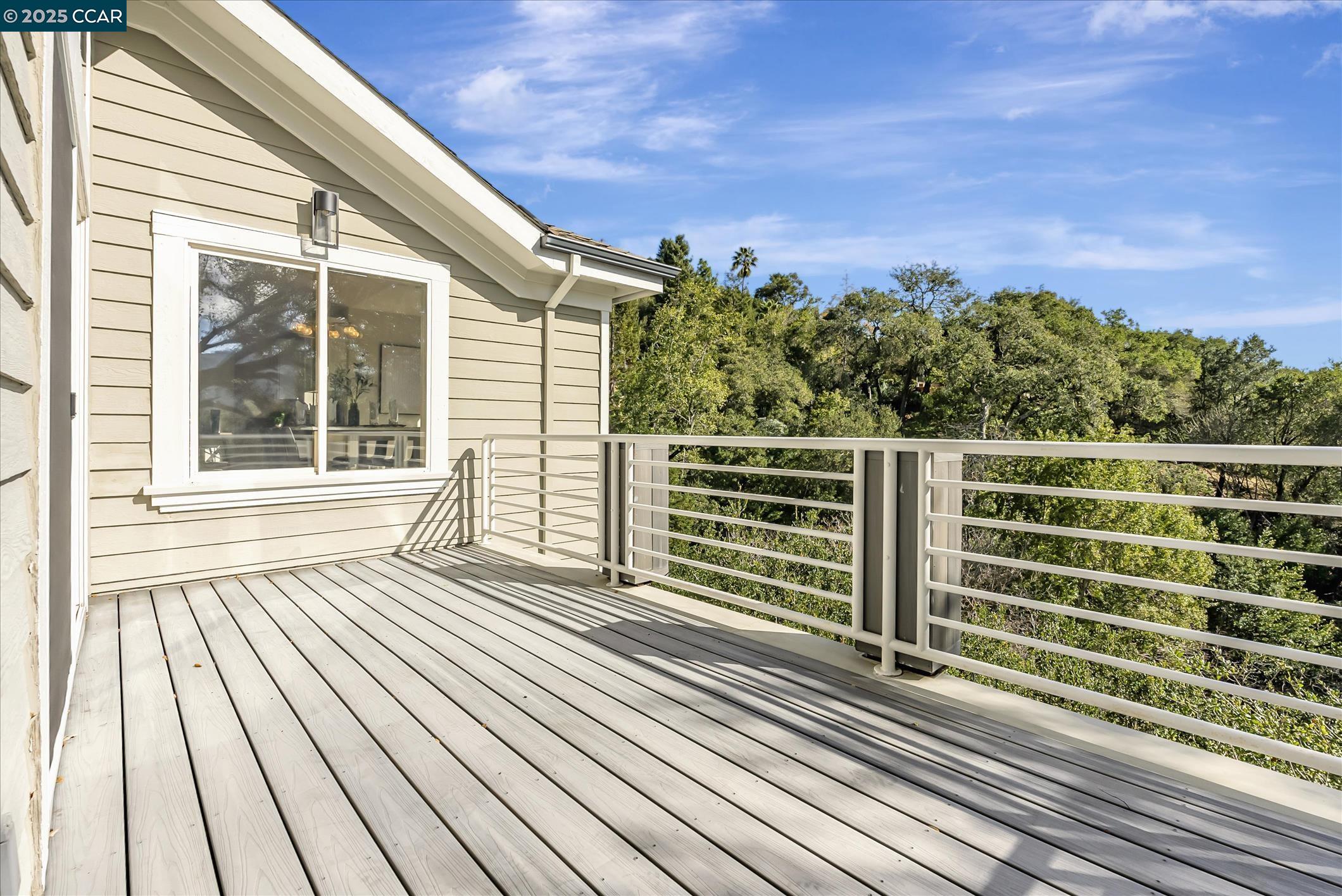 Detail Gallery Image 32 of 43 For 4 Berrybrook Hollow, Orinda,  CA 94563 - 4 Beds | 3/1 Baths