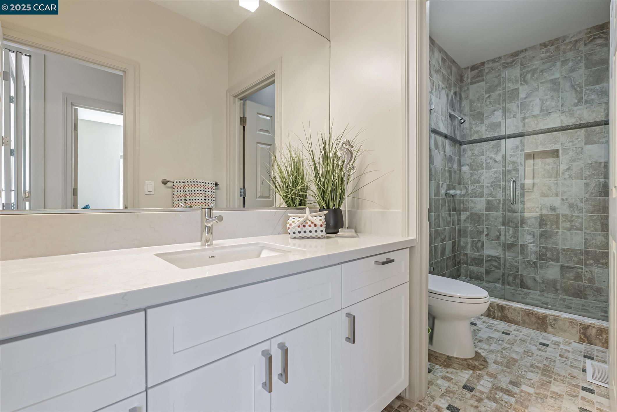 Detail Gallery Image 34 of 43 For 4 Berrybrook Hollow, Orinda,  CA 94563 - 4 Beds | 3/1 Baths