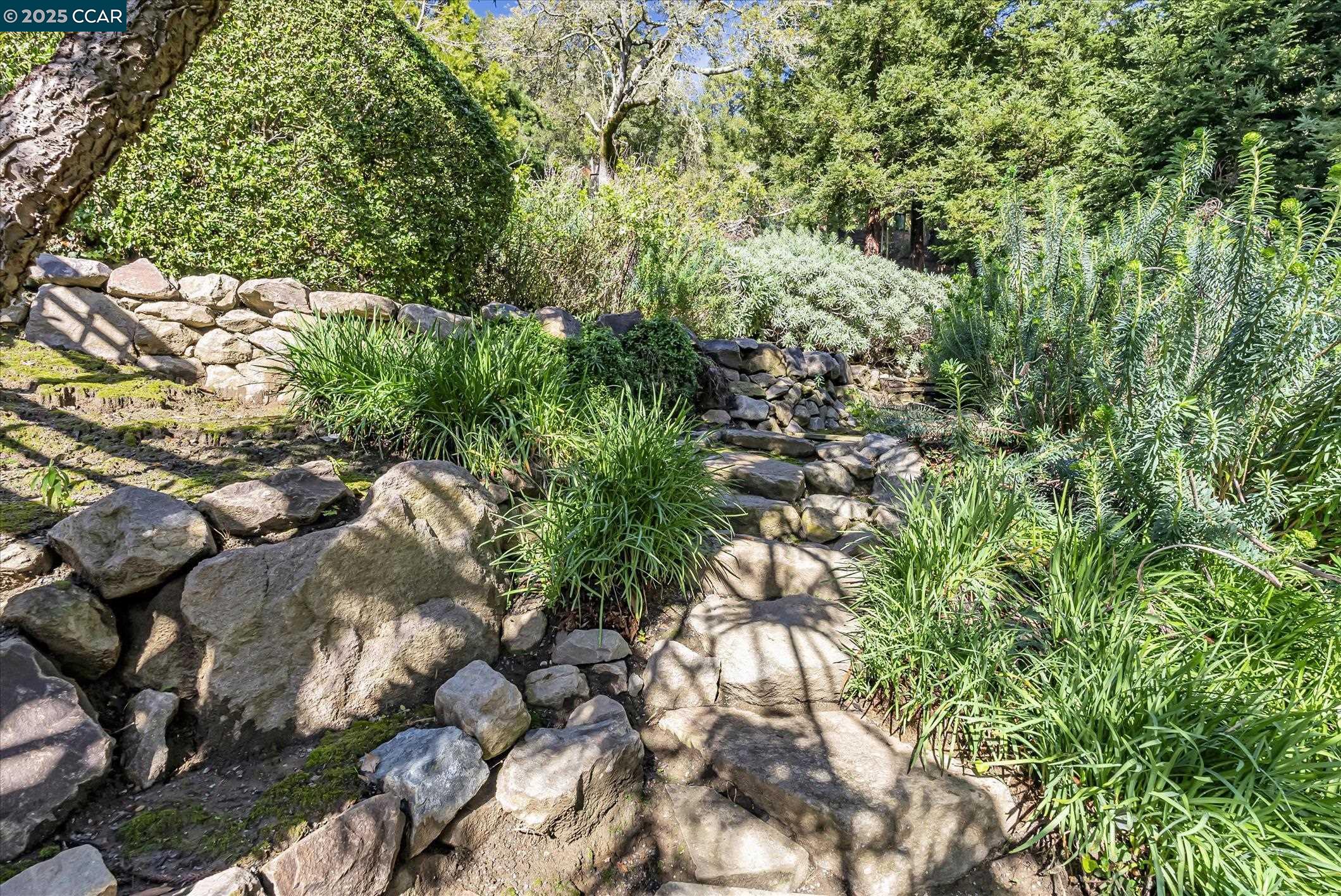 Detail Gallery Image 40 of 43 For 4 Berrybrook Hollow, Orinda,  CA 94563 - 4 Beds | 3/1 Baths