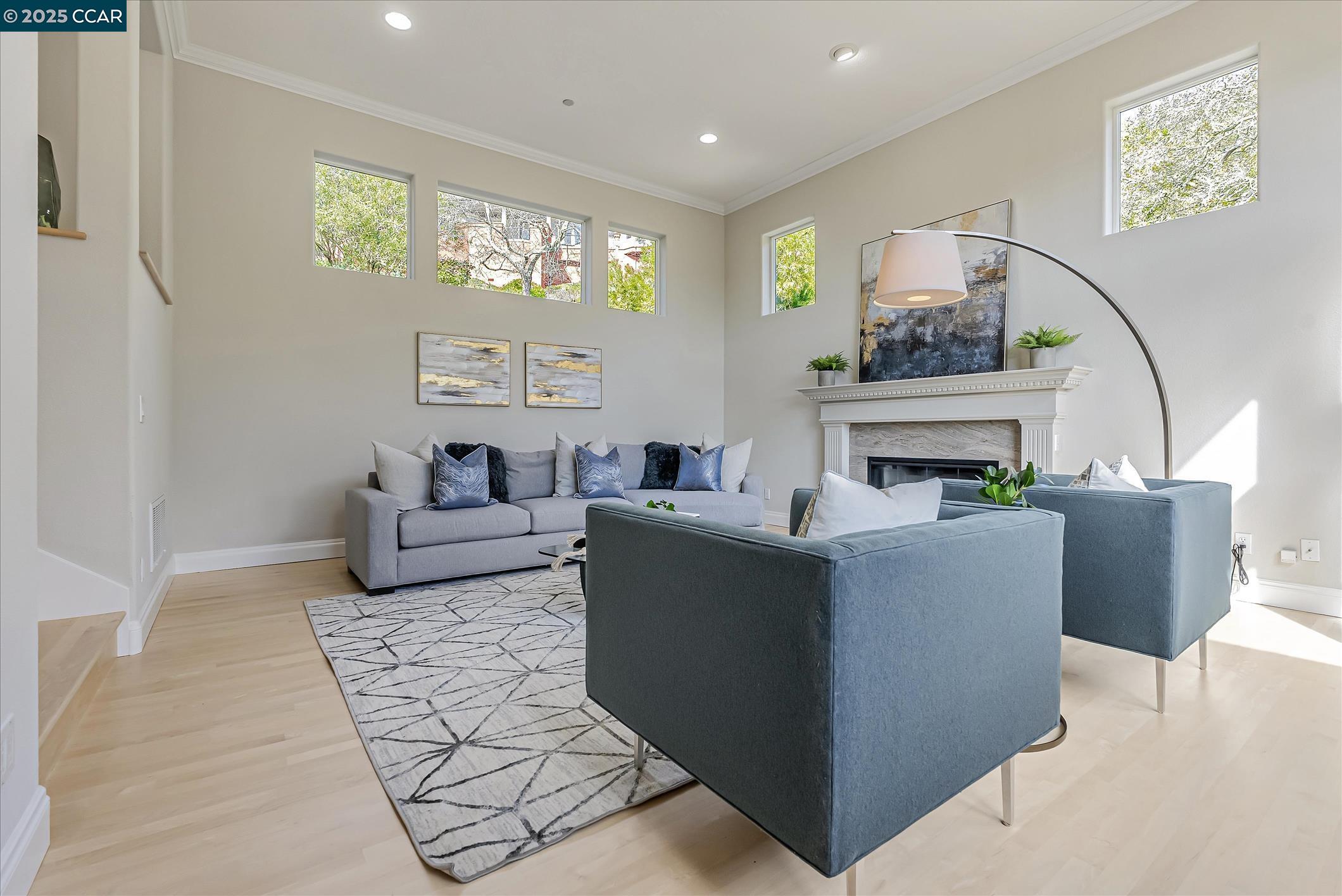 Detail Gallery Image 5 of 43 For 4 Berrybrook Hollow, Orinda,  CA 94563 - 4 Beds | 3/1 Baths
