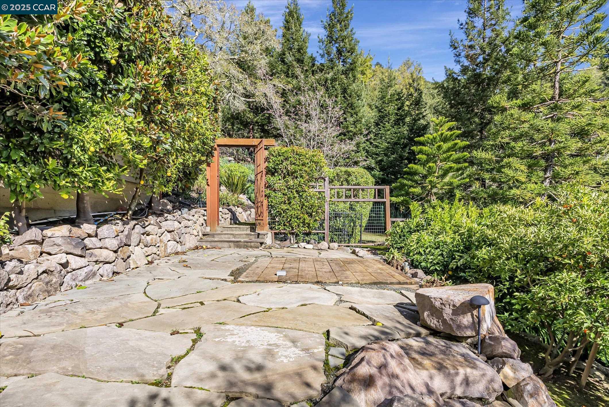 Detail Gallery Image 41 of 43 For 4 Berrybrook Hollow, Orinda,  CA 94563 - 4 Beds | 3/1 Baths