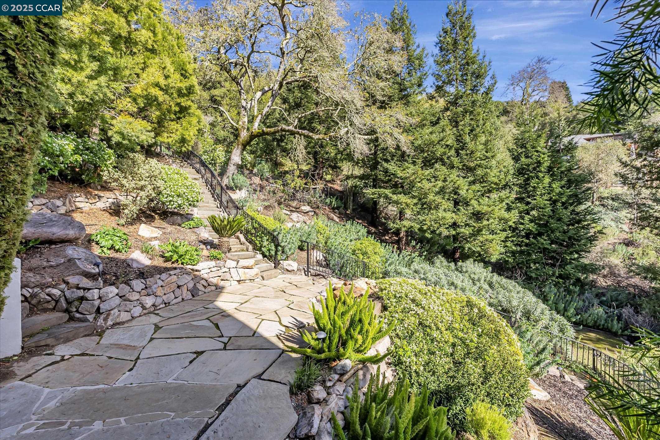 Detail Gallery Image 42 of 43 For 4 Berrybrook Hollow, Orinda,  CA 94563 - 4 Beds | 3/1 Baths