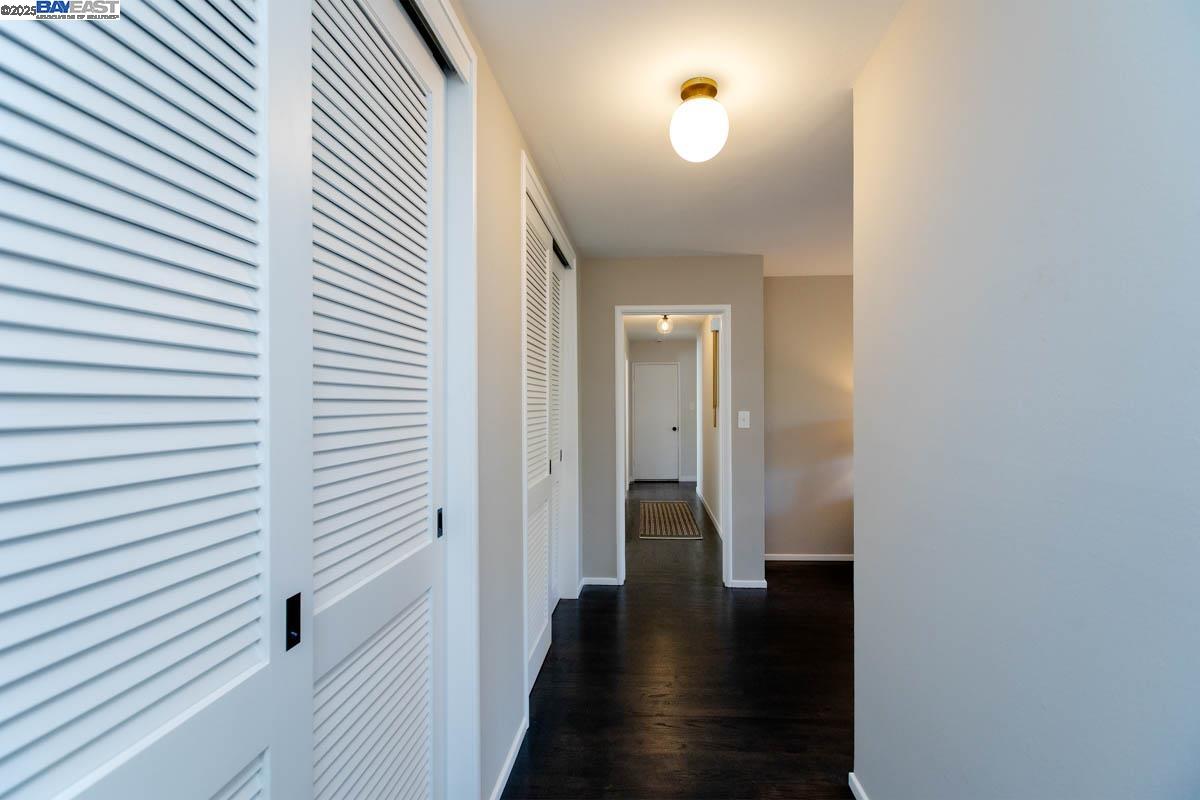 Detail Gallery Image 19 of 43 For 1366 Hansen Ave, Alameda,  CA 94501 - 3 Beds | 2 Baths