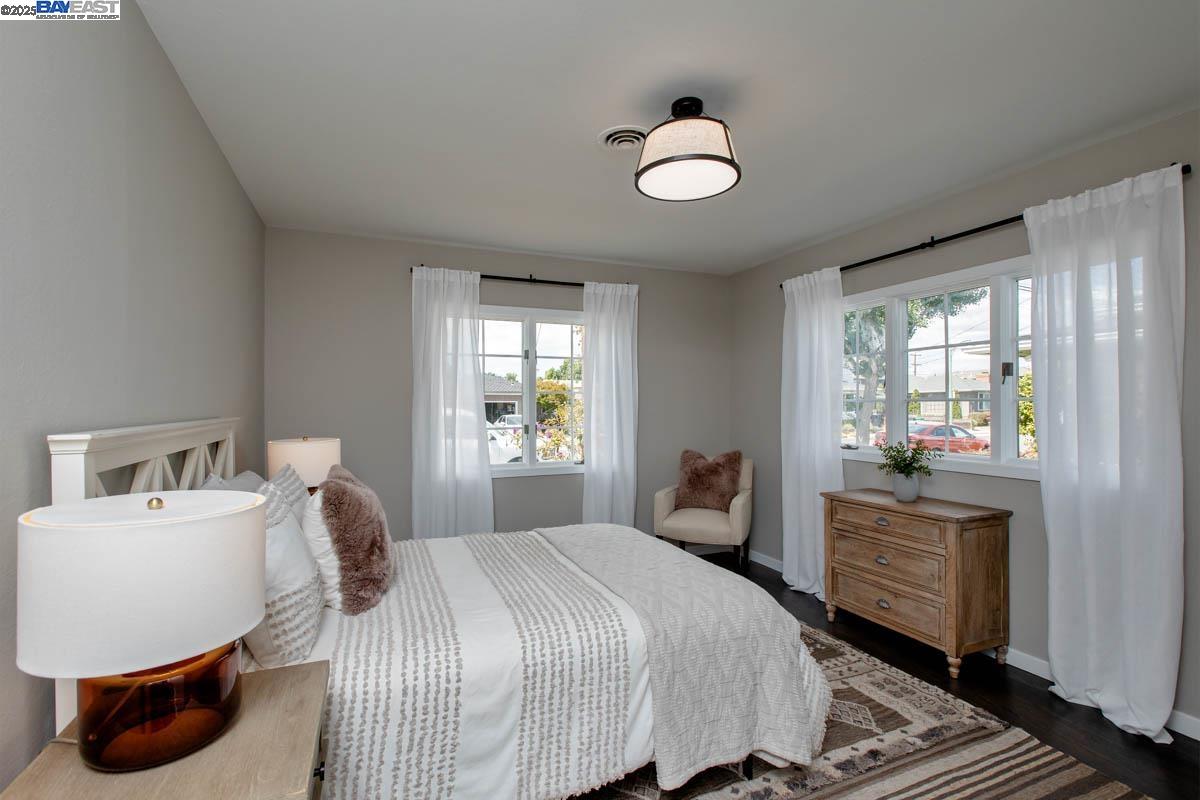 Detail Gallery Image 25 of 43 For 1366 Hansen Ave, Alameda,  CA 94501 - 3 Beds | 2 Baths