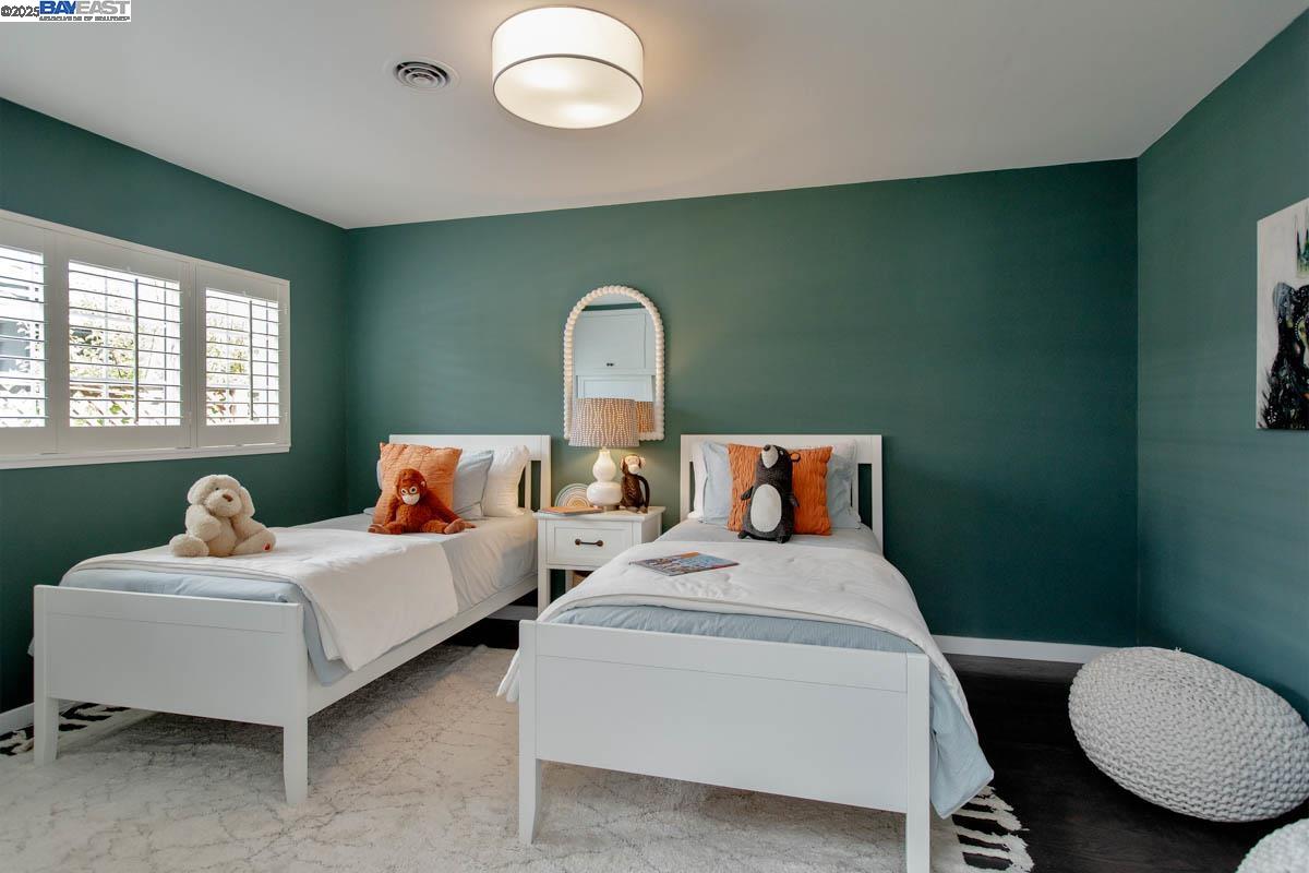 Detail Gallery Image 27 of 43 For 1366 Hansen Ave, Alameda,  CA 94501 - 3 Beds | 2 Baths