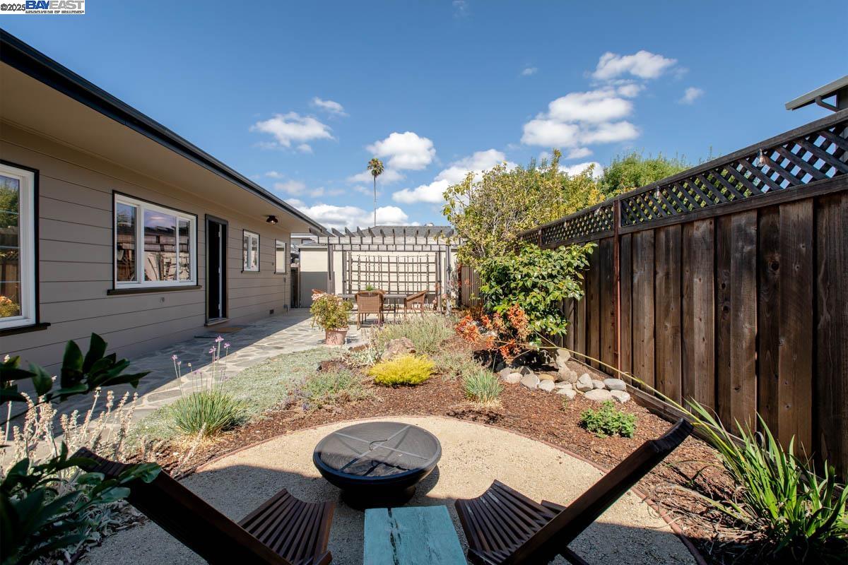 Detail Gallery Image 32 of 43 For 1366 Hansen Ave, Alameda,  CA 94501 - 3 Beds | 2 Baths