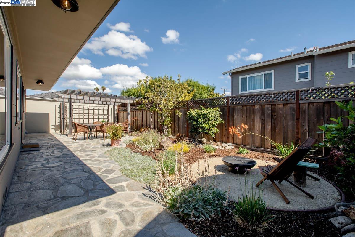 Detail Gallery Image 33 of 43 For 1366 Hansen Ave, Alameda,  CA 94501 - 3 Beds | 2 Baths