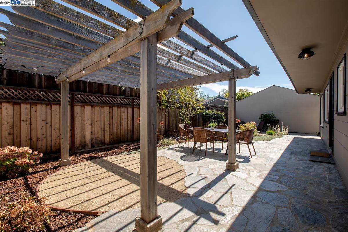Detail Gallery Image 37 of 43 For 1366 Hansen Ave, Alameda,  CA 94501 - 3 Beds | 2 Baths