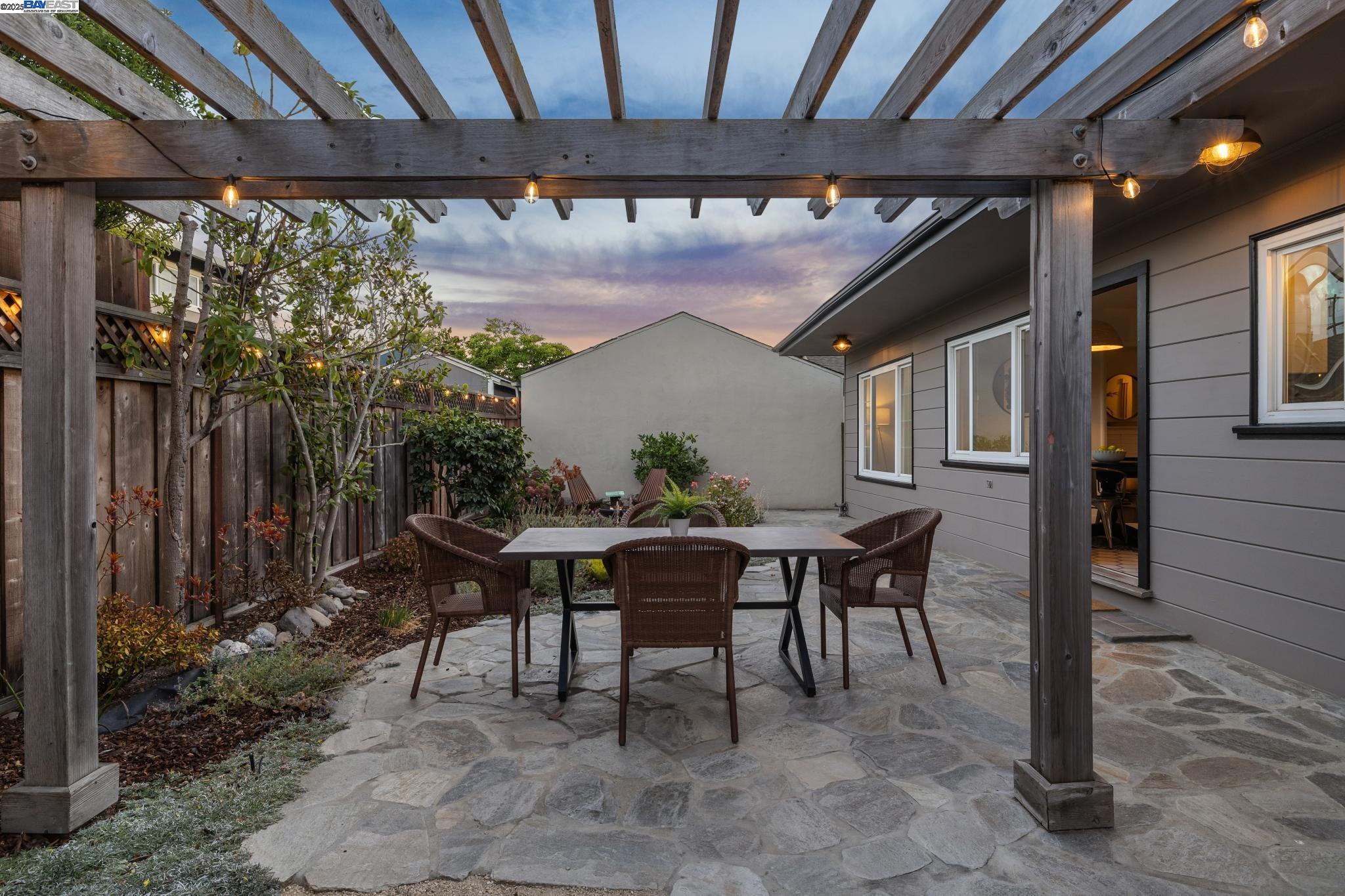 Detail Gallery Image 41 of 43 For 1366 Hansen Ave, Alameda,  CA 94501 - 3 Beds | 2 Baths
