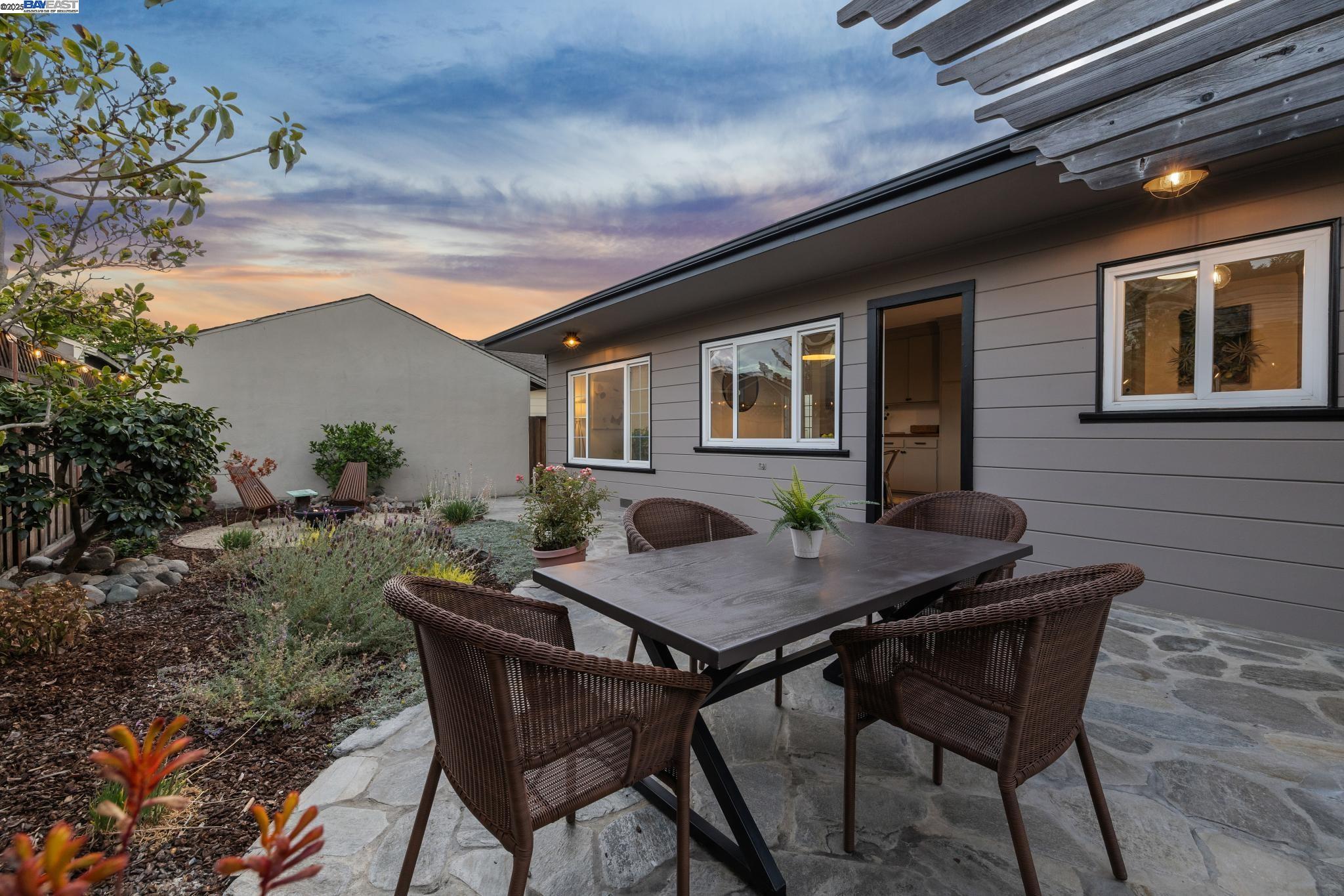 Detail Gallery Image 42 of 43 For 1366 Hansen Ave, Alameda,  CA 94501 - 3 Beds | 2 Baths