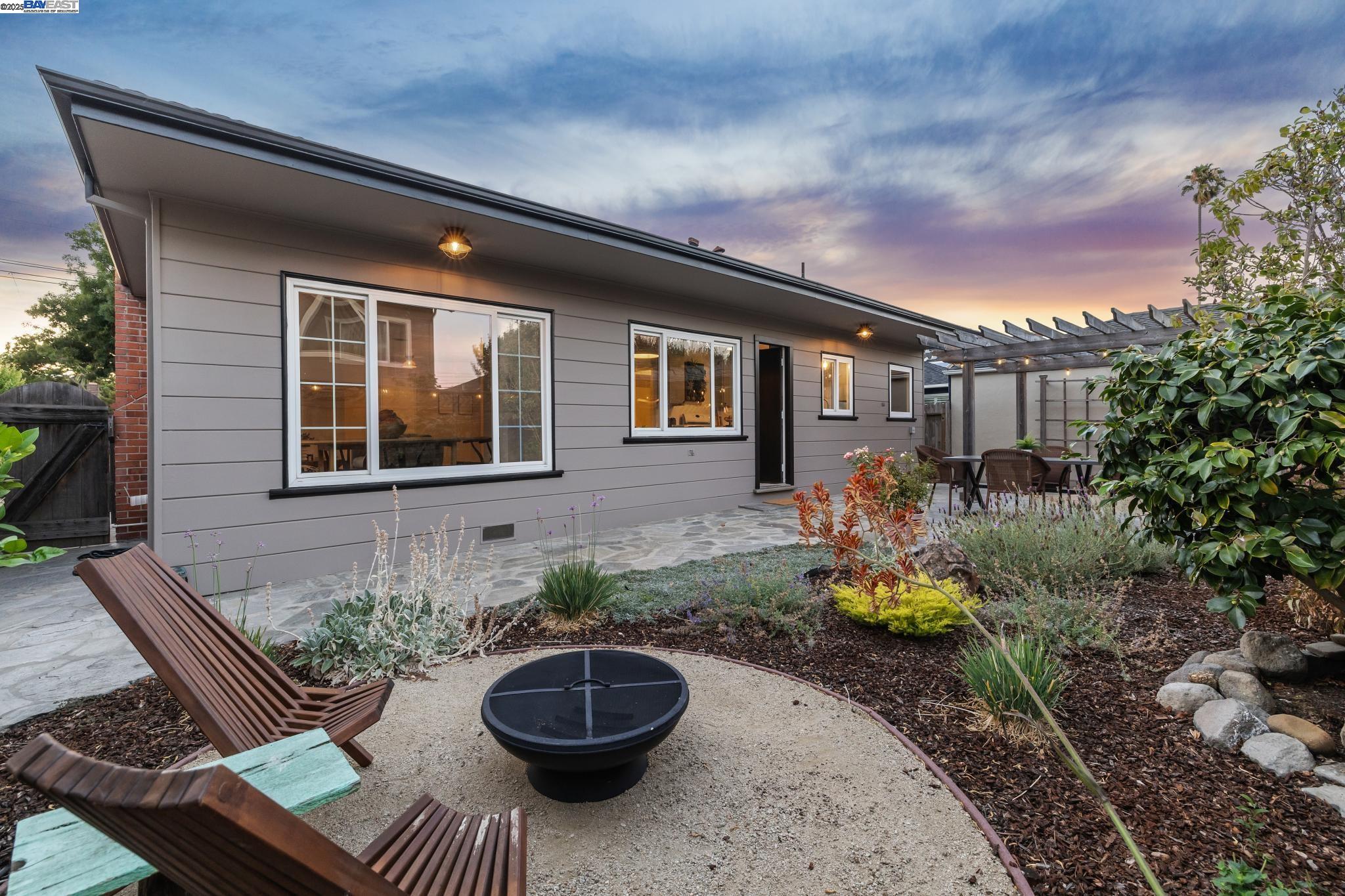 Detail Gallery Image 43 of 43 For 1366 Hansen Ave, Alameda,  CA 94501 - 3 Beds | 2 Baths
