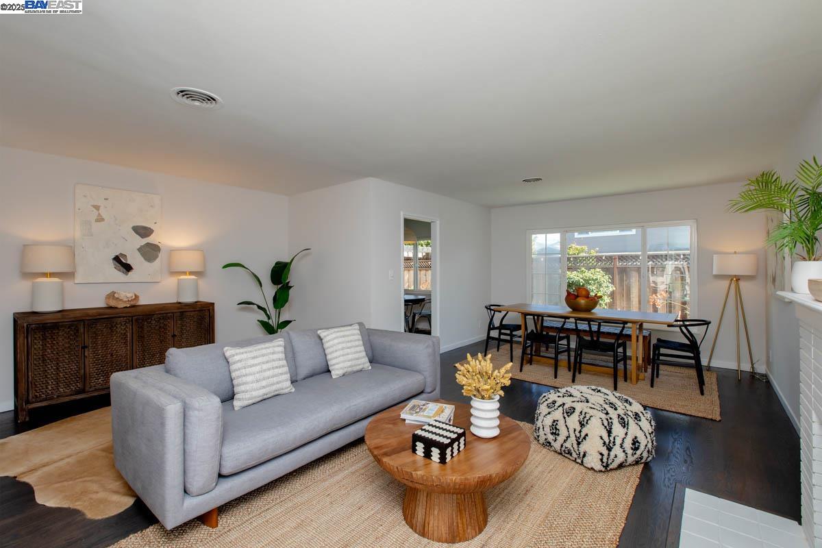 Detail Gallery Image 7 of 43 For 1366 Hansen Ave, Alameda,  CA 94501 - 3 Beds | 2 Baths