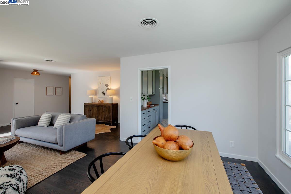 Detail Gallery Image 10 of 43 For 1366 Hansen Ave, Alameda,  CA 94501 - 3 Beds | 2 Baths