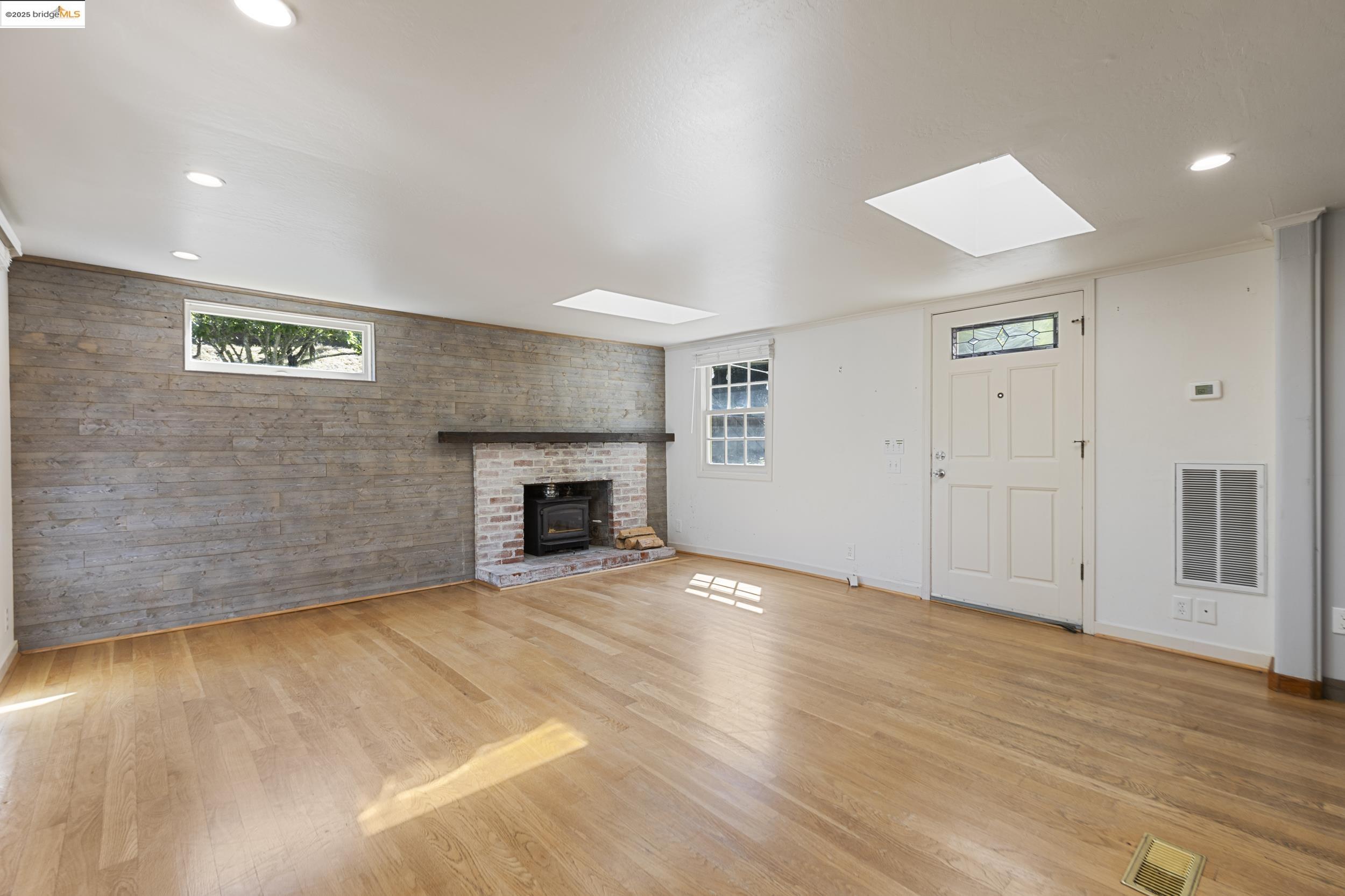 Detail Gallery Image 3 of 32 For 204 Resaca Ave, Forest Knolls,  CA 94933 - 3 Beds | 3 Baths