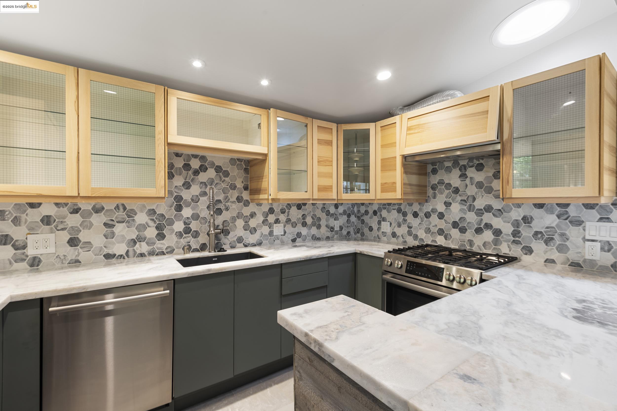 Detail Gallery Image 8 of 32 For 204 Resaca Ave, Forest Knolls,  CA 94933 - 3 Beds | 3 Baths