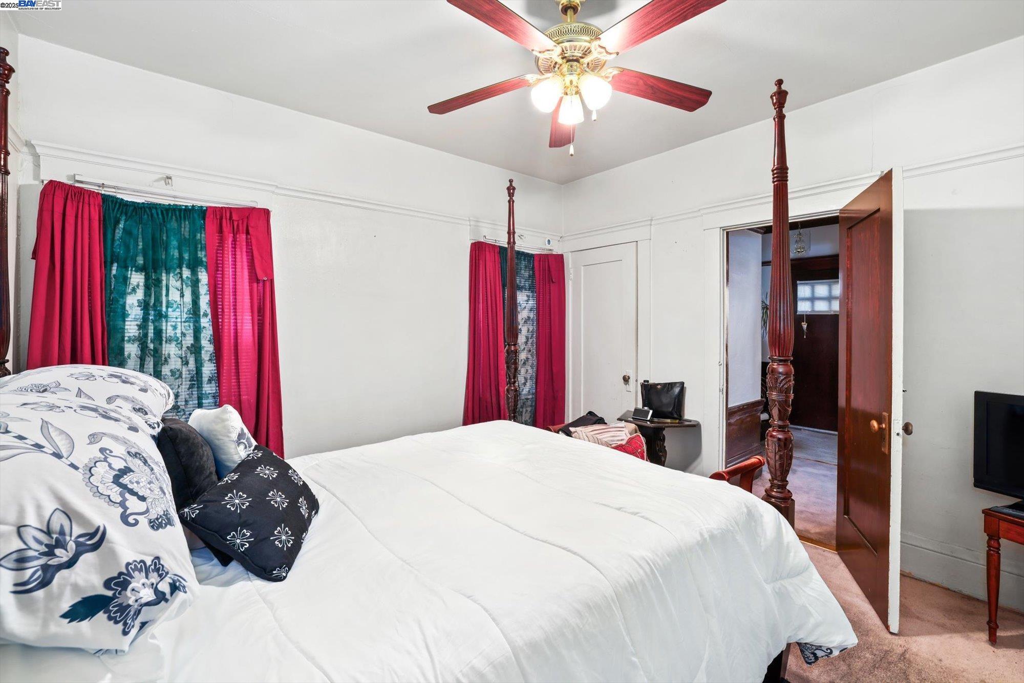 Detail Gallery Image 14 of 34 For 835 Apgar St, Oakland,  CA 94608 - 3 Beds | 2 Baths