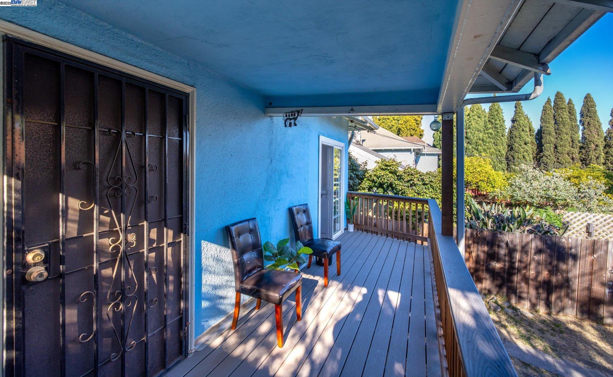 Detail Gallery Image 17 of 34 For 835 Apgar St, Oakland,  CA 94608 - 3 Beds | 2 Baths