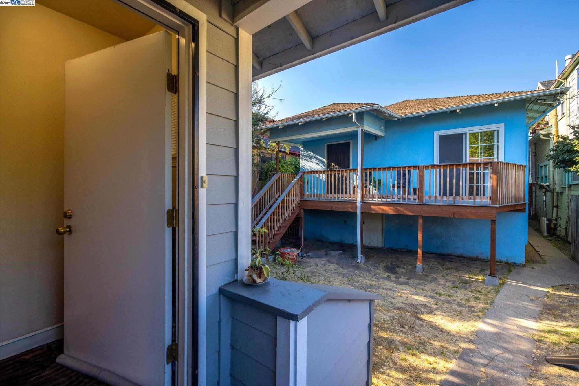 Detail Gallery Image 28 of 34 For 835 Apgar St, Oakland,  CA 94608 - 3 Beds | 2 Baths