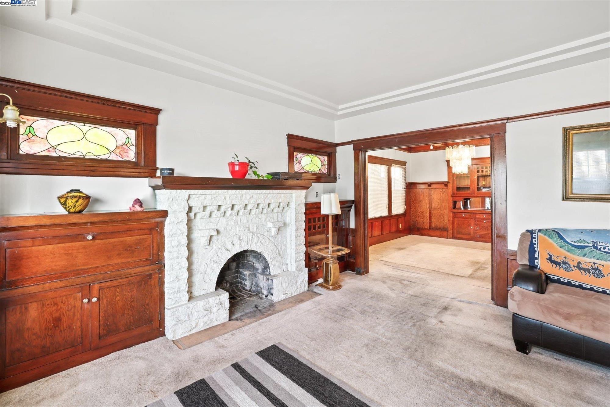 Detail Gallery Image 5 of 34 For 835 Apgar St, Oakland,  CA 94608 - 3 Beds | 2 Baths