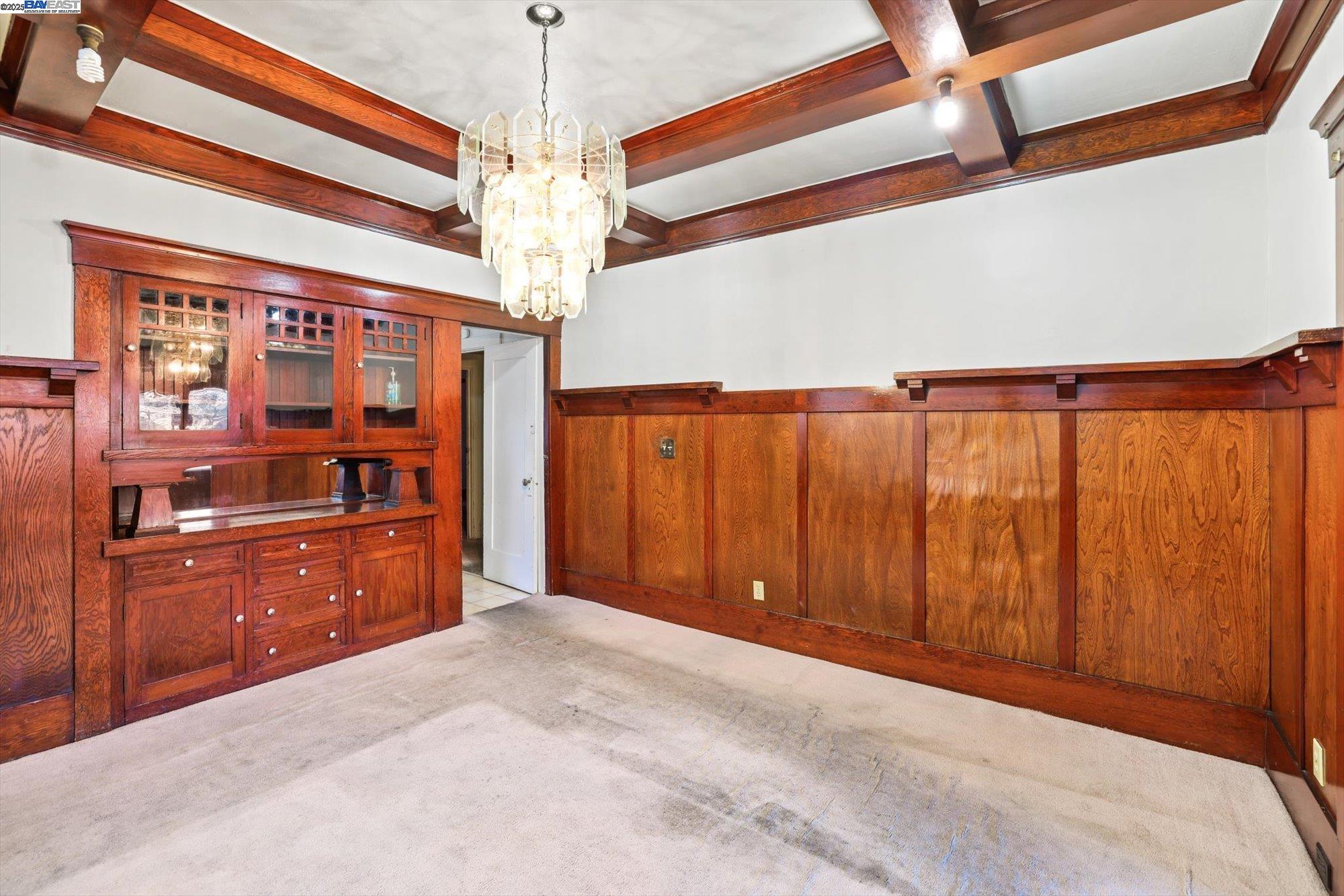 Detail Gallery Image 8 of 34 For 835 Apgar St, Oakland,  CA 94608 - 3 Beds | 2 Baths