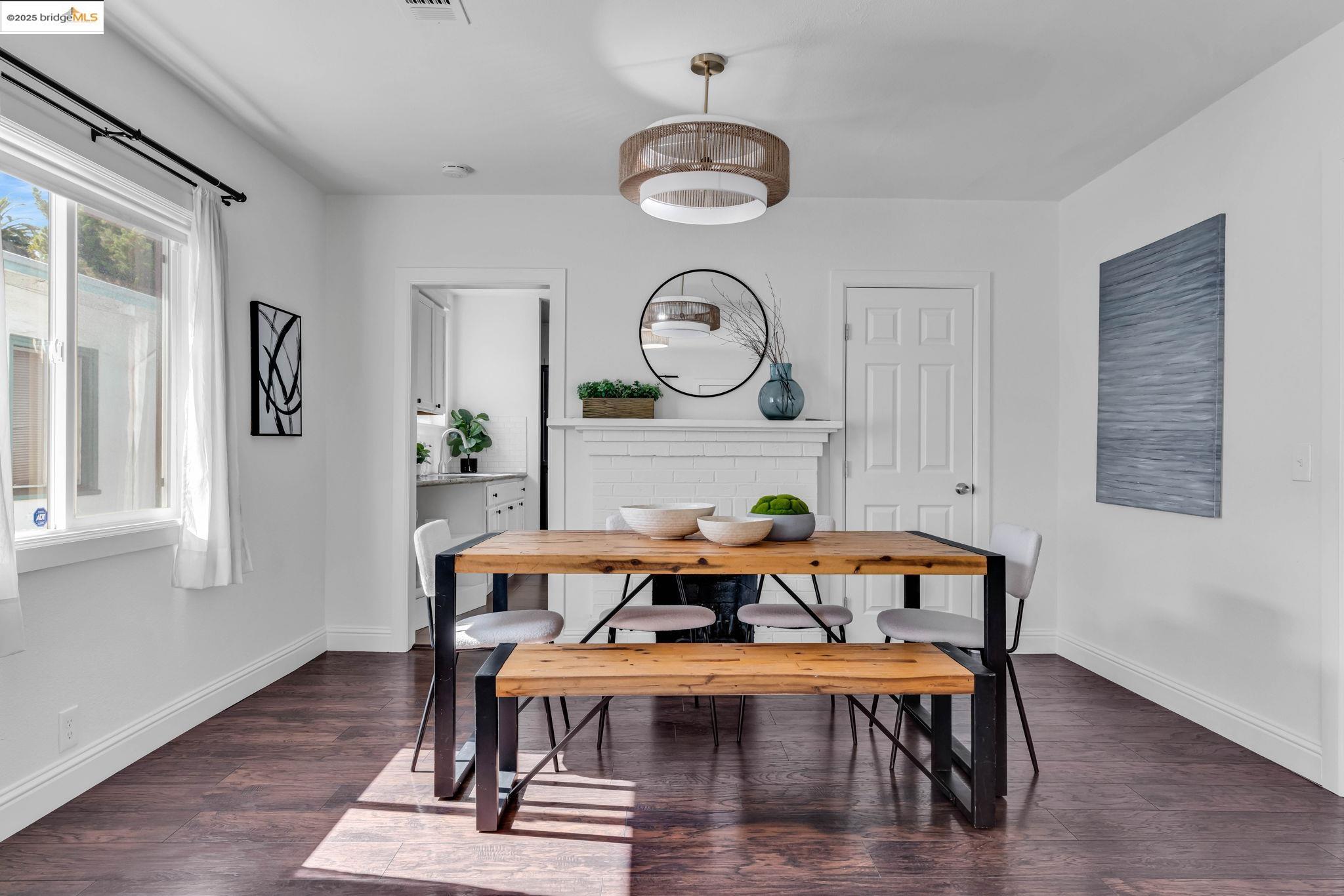 Detail Gallery Image 11 of 32 For 1715 67th Ave, Oakland,  CA 94621 - 3 Beds | 1 Baths