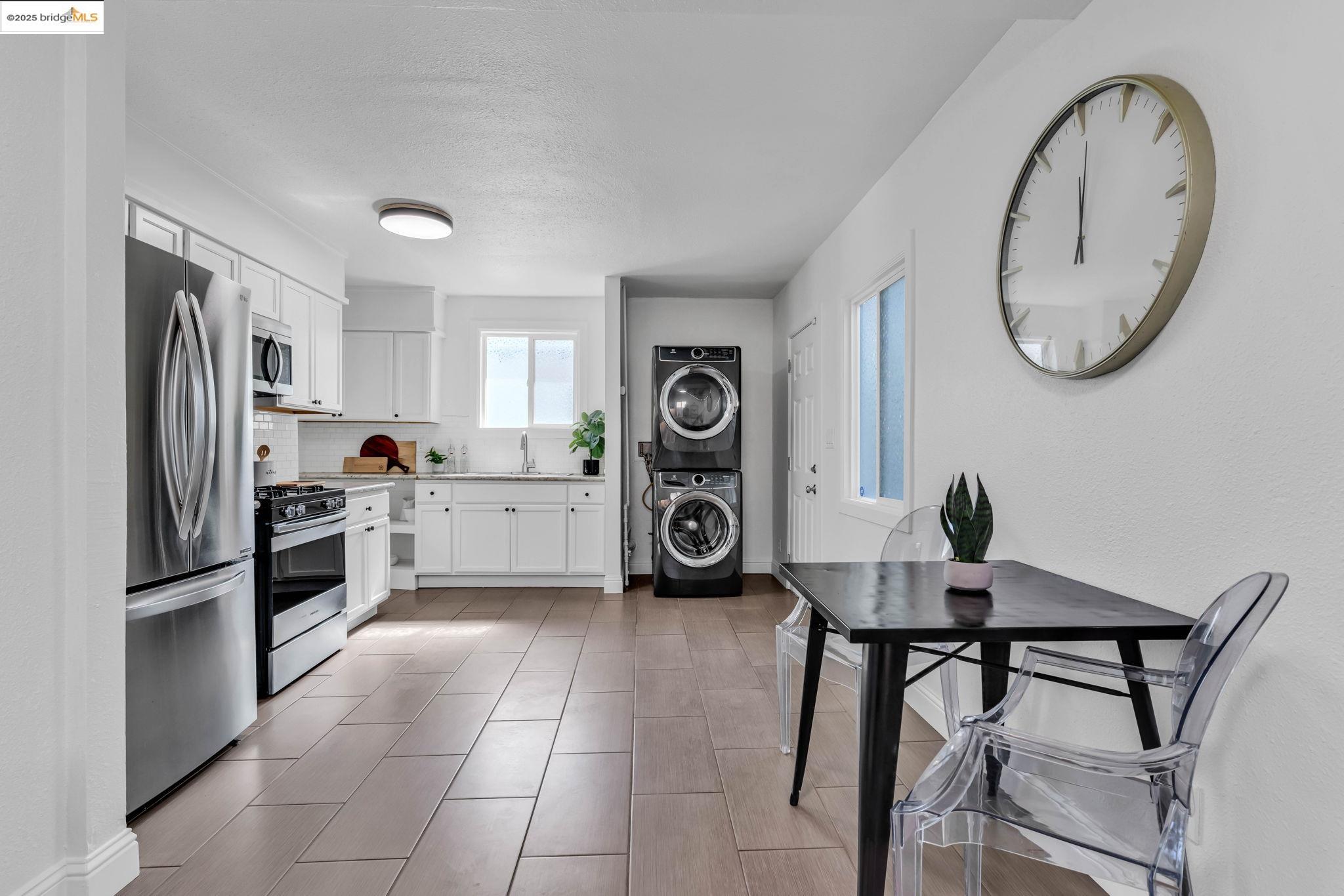 Detail Gallery Image 14 of 32 For 1715 67th Ave, Oakland,  CA 94621 - 3 Beds | 1 Baths