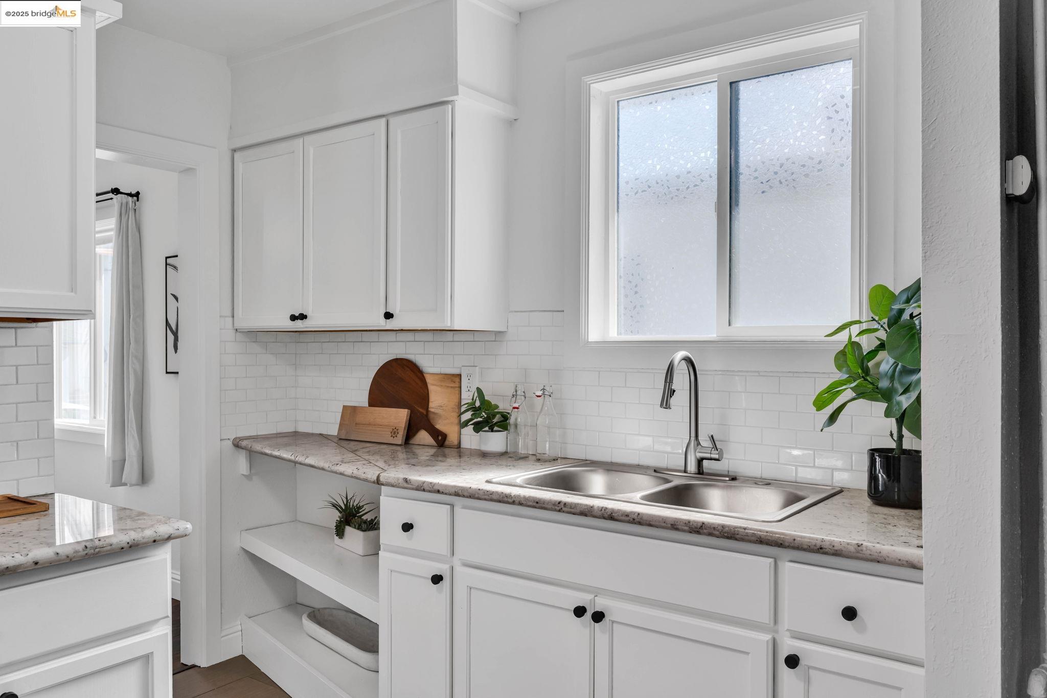 Detail Gallery Image 16 of 32 For 1715 67th Ave, Oakland,  CA 94621 - 3 Beds | 1 Baths