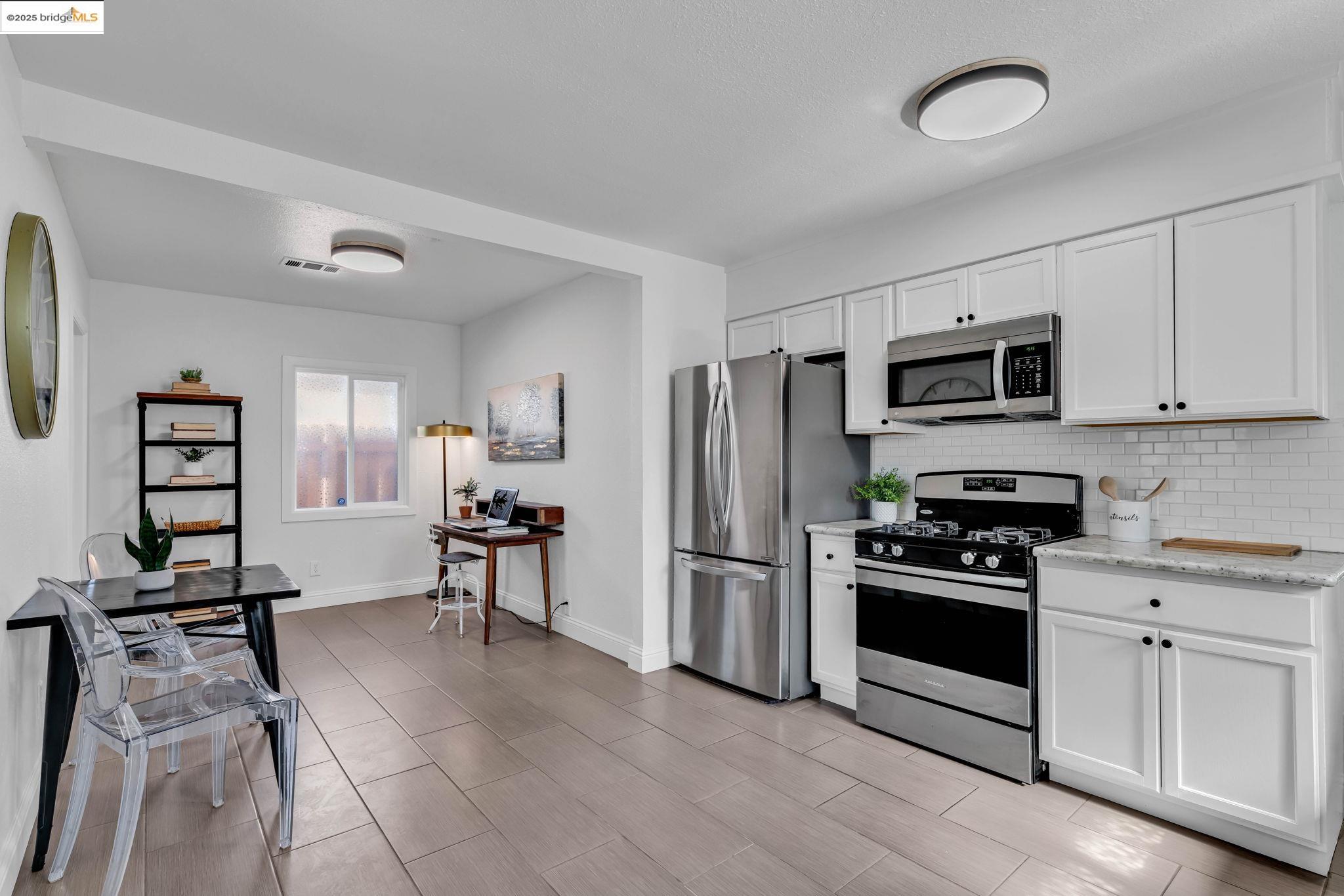 Detail Gallery Image 18 of 32 For 1715 67th Ave, Oakland,  CA 94621 - 3 Beds | 1 Baths