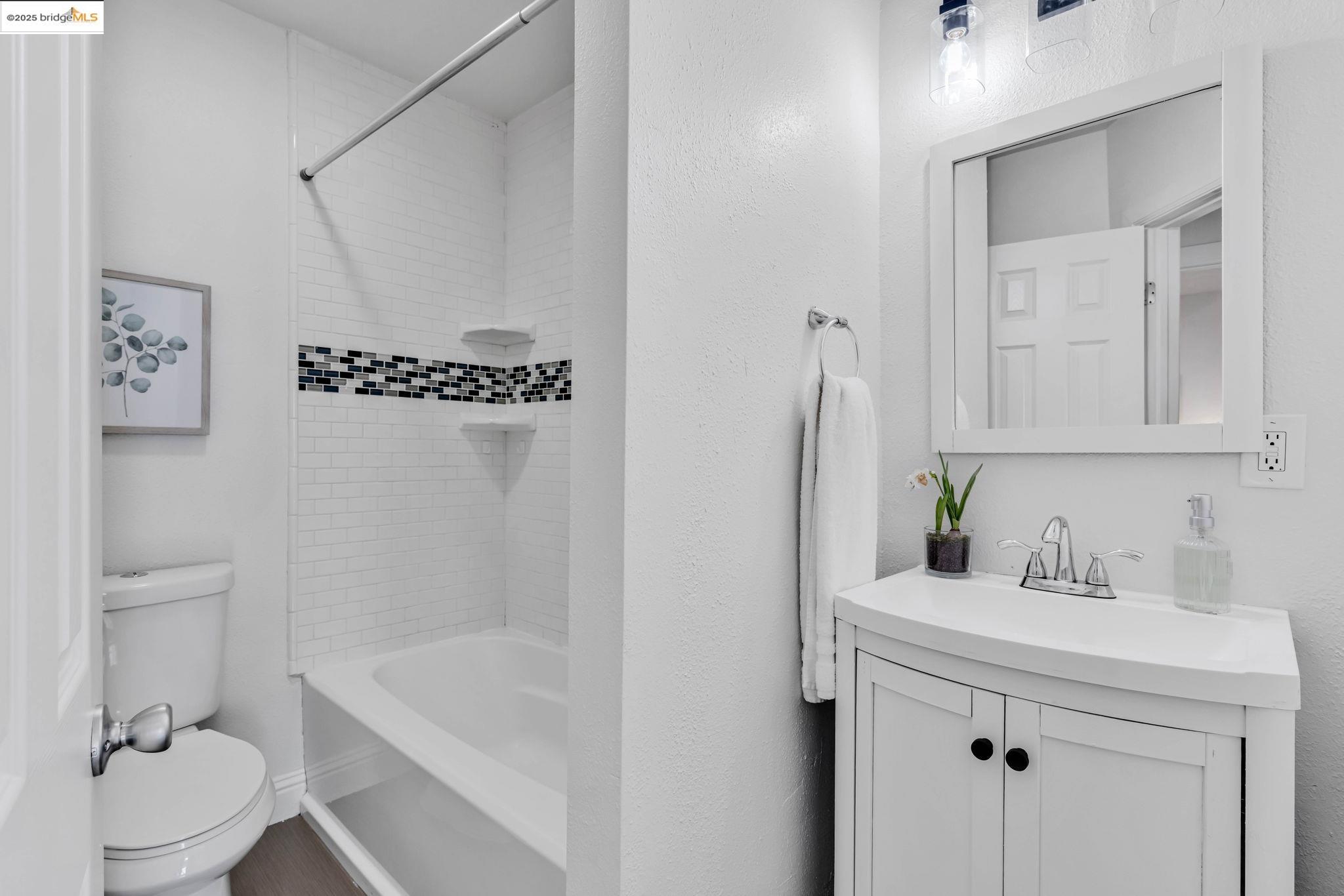 Detail Gallery Image 24 of 32 For 1715 67th Ave, Oakland,  CA 94621 - 3 Beds | 1 Baths
