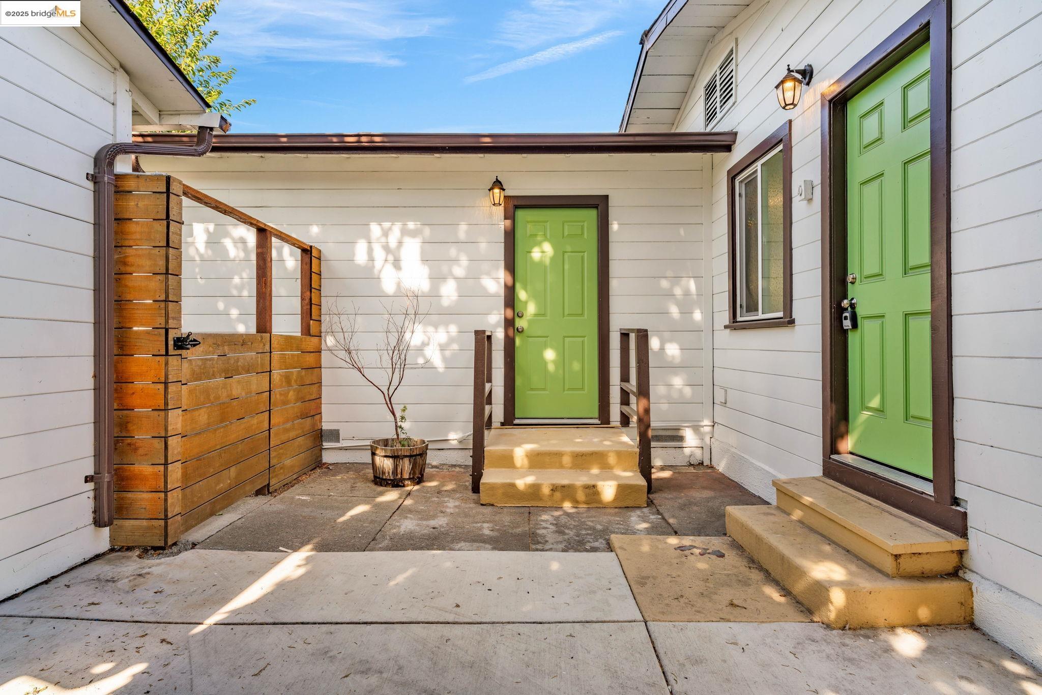 Detail Gallery Image 26 of 32 For 1715 67th Ave, Oakland,  CA 94621 - 3 Beds | 1 Baths