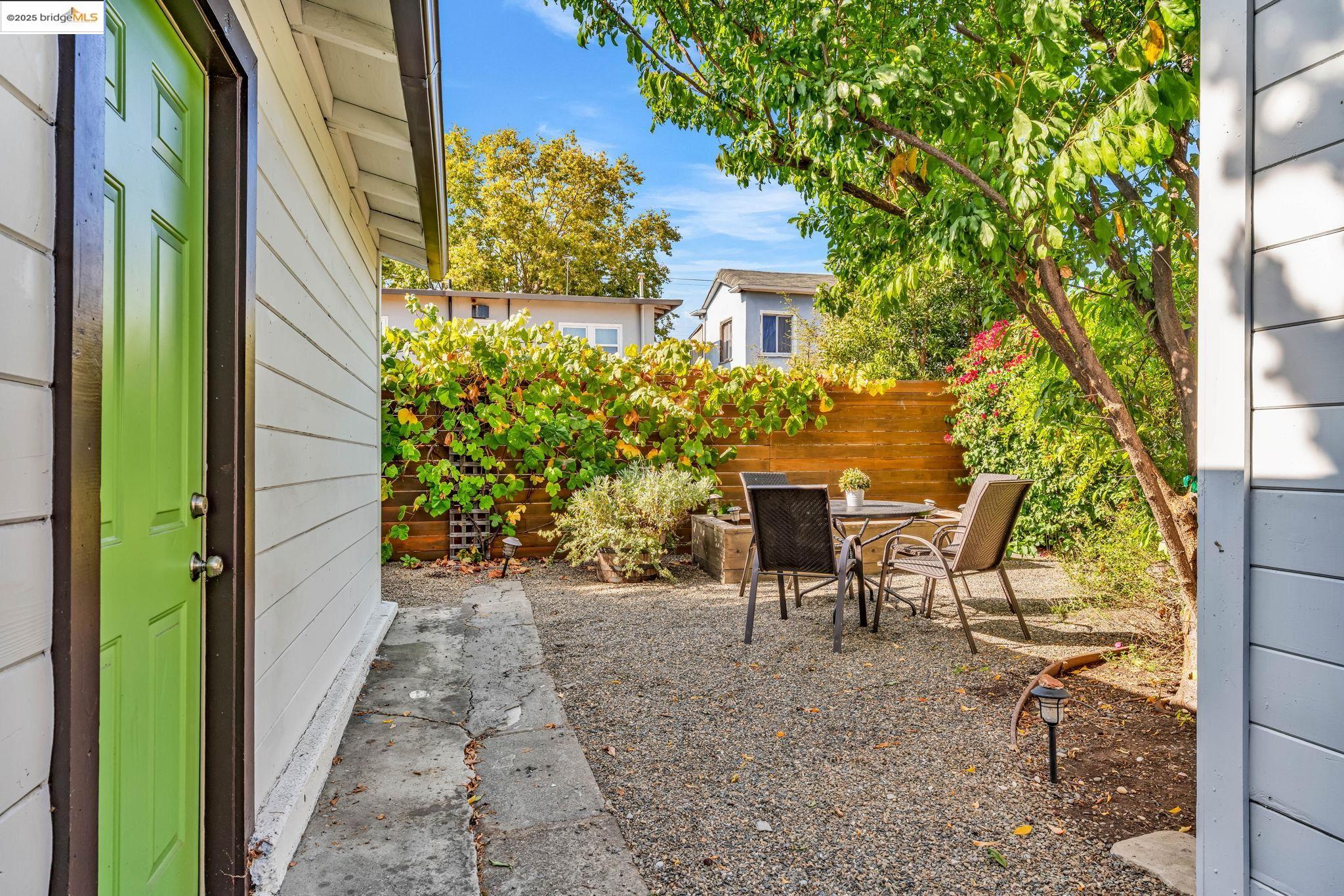 Detail Gallery Image 27 of 32 For 1715 67th Ave, Oakland,  CA 94621 - 3 Beds | 1 Baths