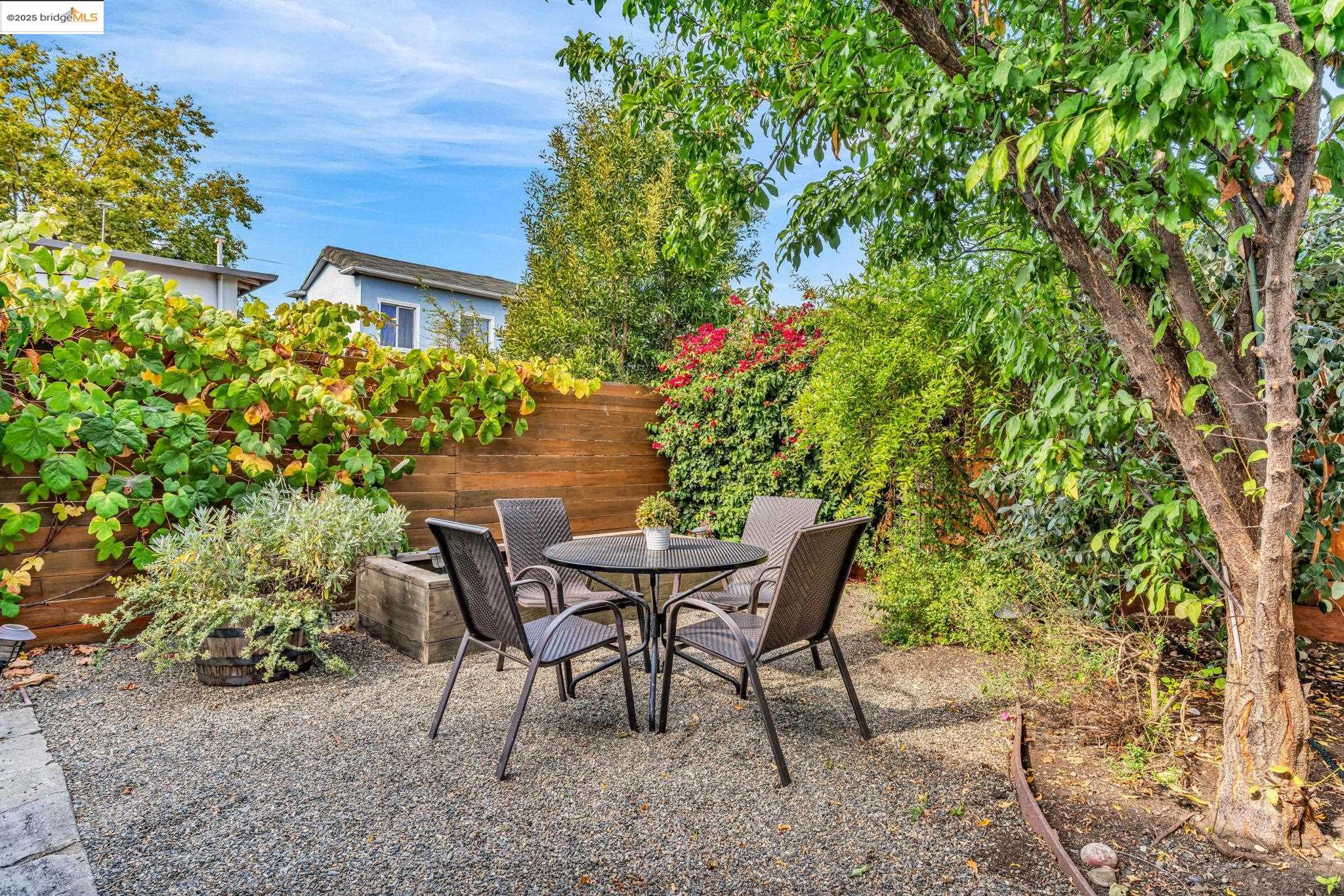 Detail Gallery Image 28 of 32 For 1715 67th Ave, Oakland,  CA 94621 - 3 Beds | 1 Baths