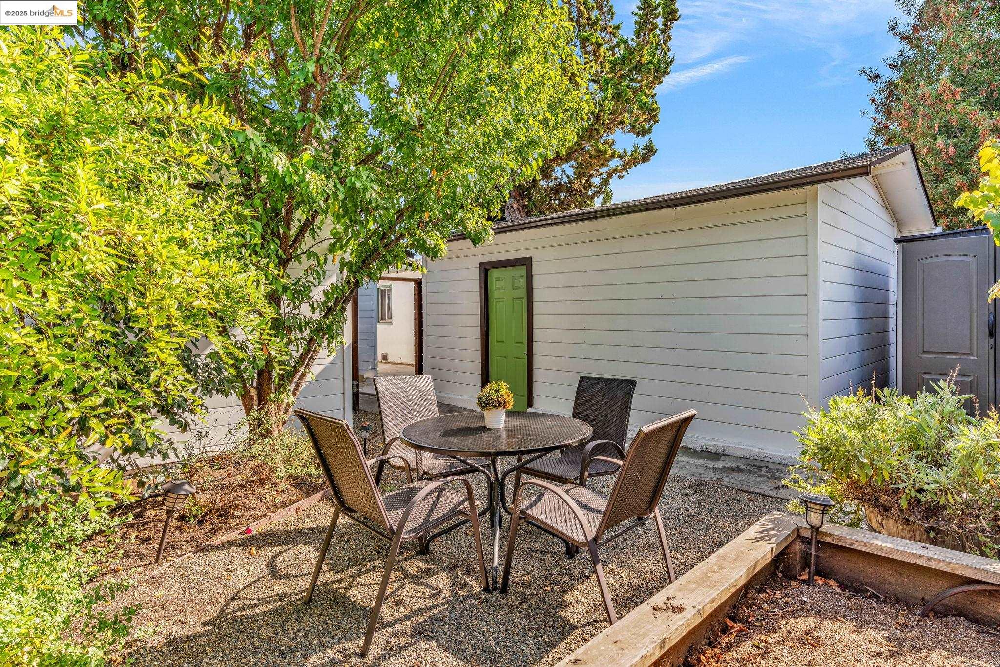 Detail Gallery Image 29 of 32 For 1715 67th Ave, Oakland,  CA 94621 - 3 Beds | 1 Baths