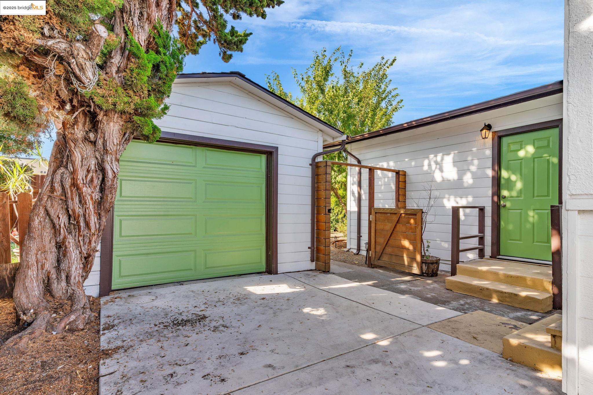 Detail Gallery Image 30 of 32 For 1715 67th Ave, Oakland,  CA 94621 - 3 Beds | 1 Baths