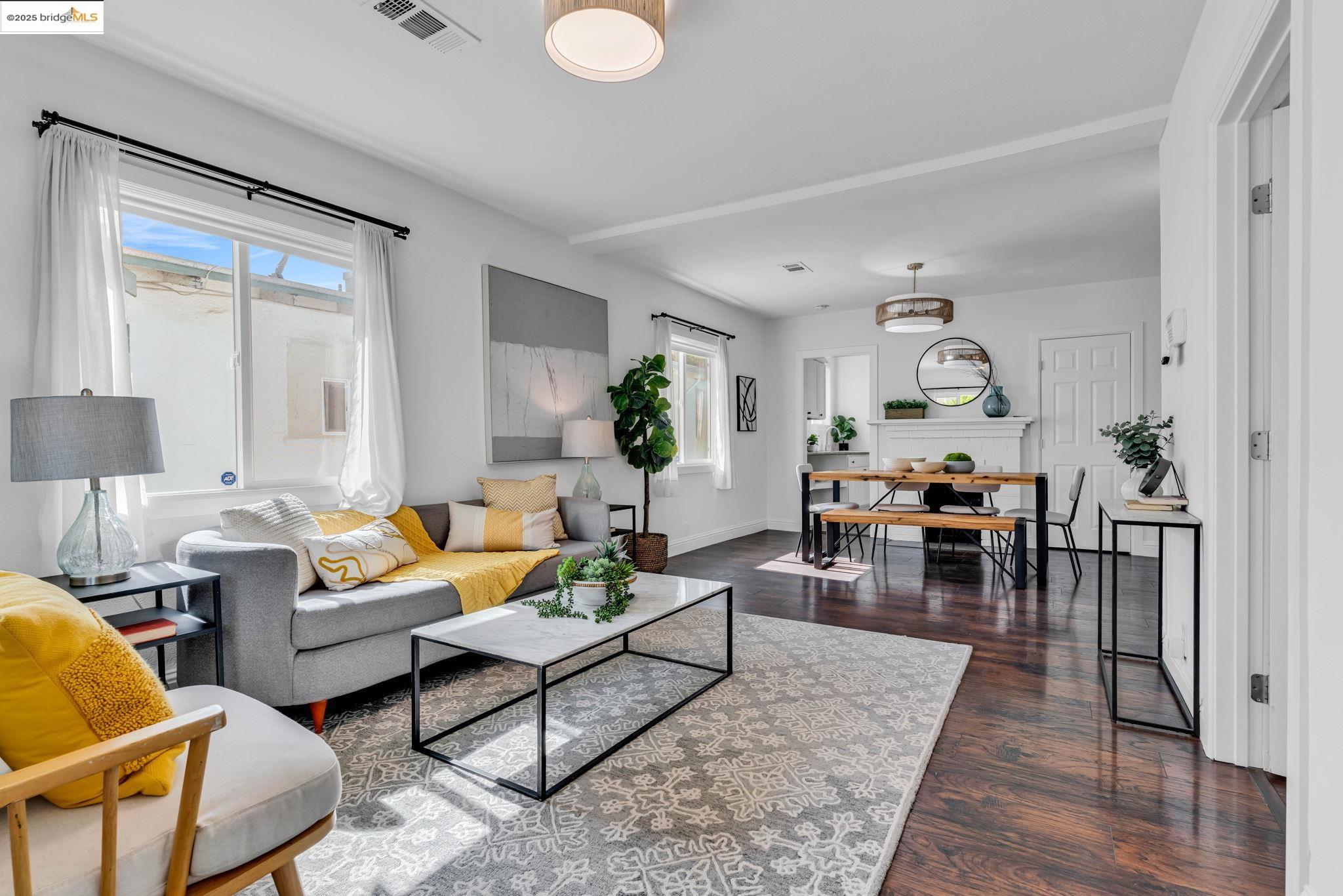 Detail Gallery Image 6 of 32 For 1715 67th Ave, Oakland,  CA 94621 - 3 Beds | 1 Baths