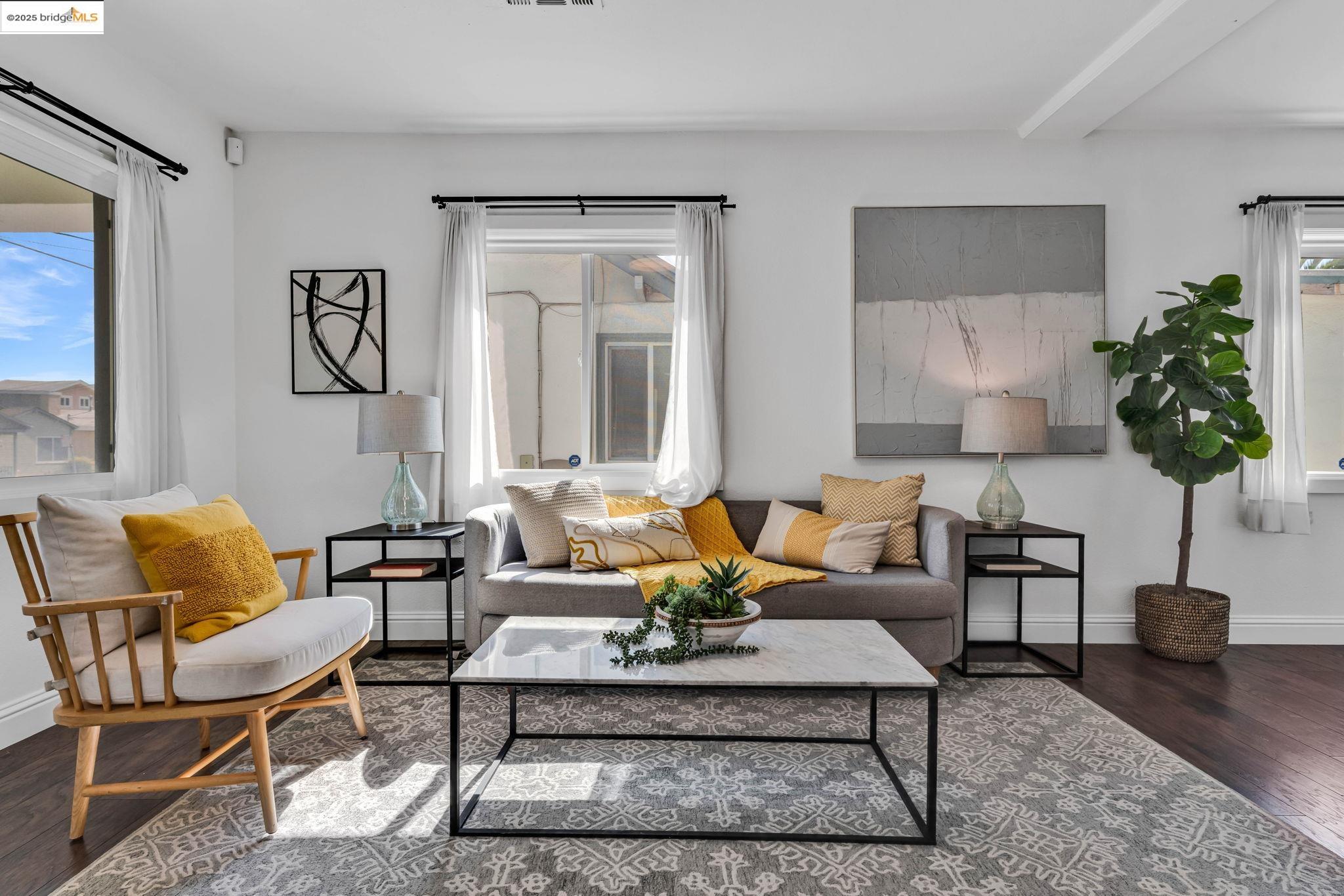 Detail Gallery Image 7 of 32 For 1715 67th Ave, Oakland,  CA 94621 - 3 Beds | 1 Baths