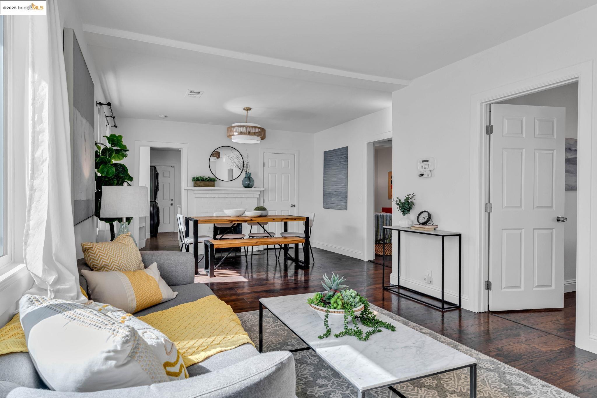 Detail Gallery Image 8 of 32 For 1715 67th Ave, Oakland,  CA 94621 - 3 Beds | 1 Baths