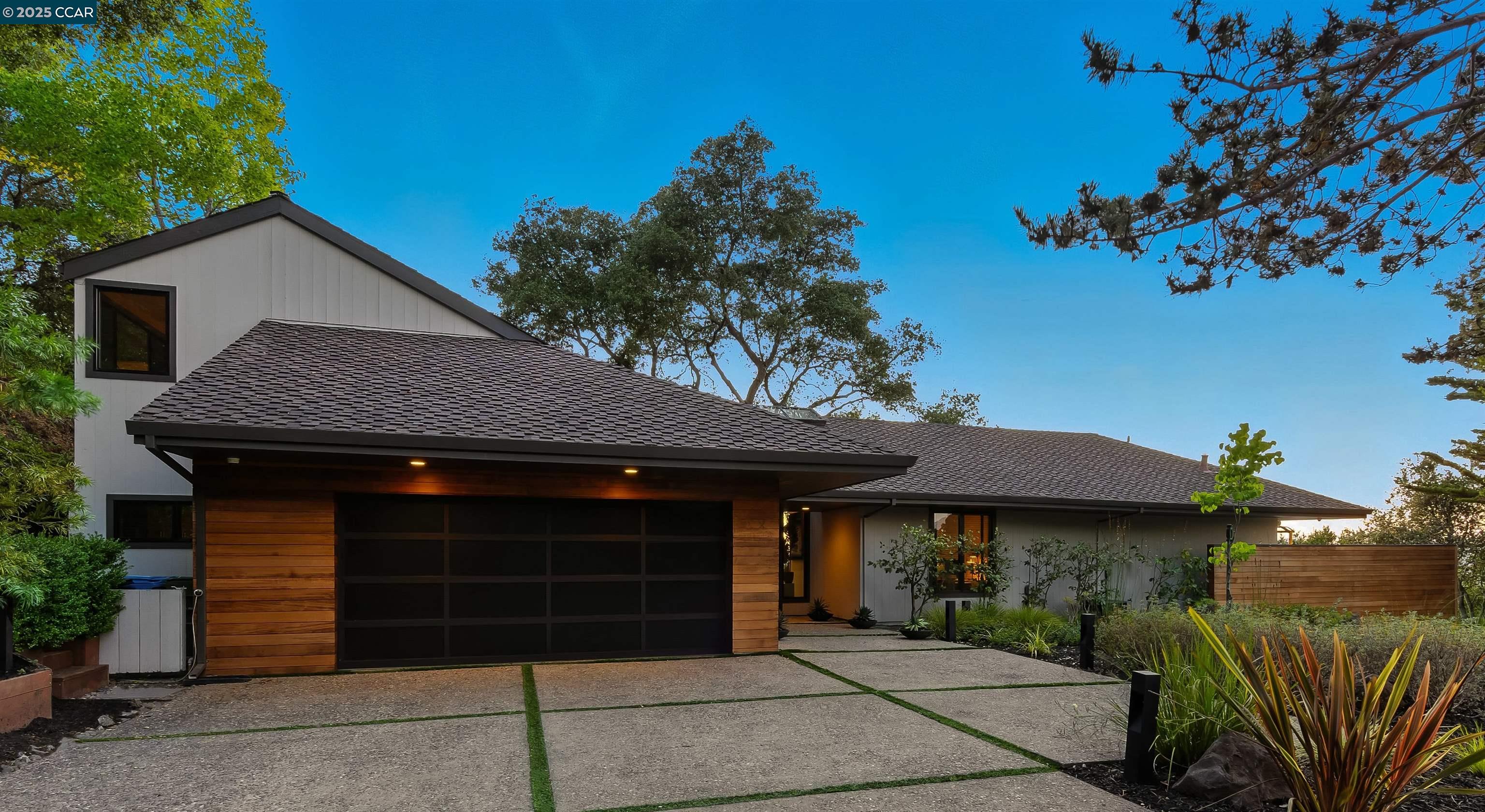Detail Gallery Image 2 of 49 For 121 Tappan Ln, Orinda,  CA 94563 - 5 Beds | 5 Baths