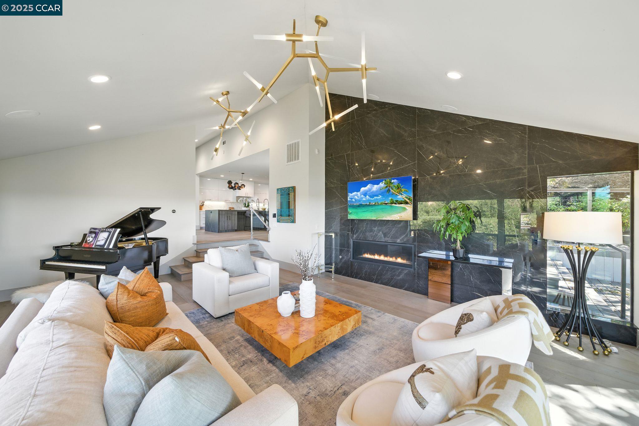 Detail Gallery Image 17 of 49 For 121 Tappan Ln, Orinda,  CA 94563 - 5 Beds | 5 Baths
