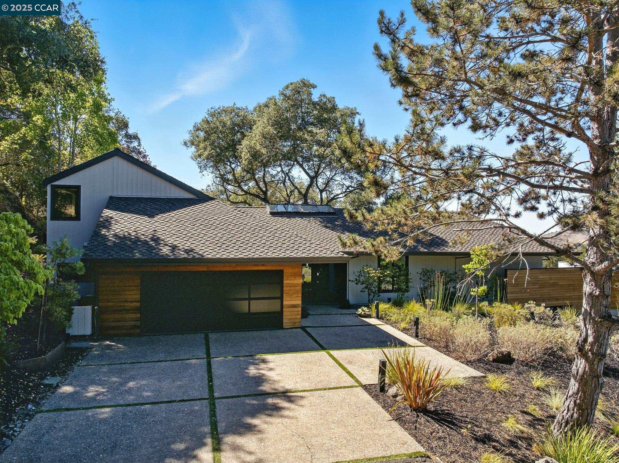 Detail Gallery Image 3 of 49 For 121 Tappan Ln, Orinda,  CA 94563 - 5 Beds | 5 Baths