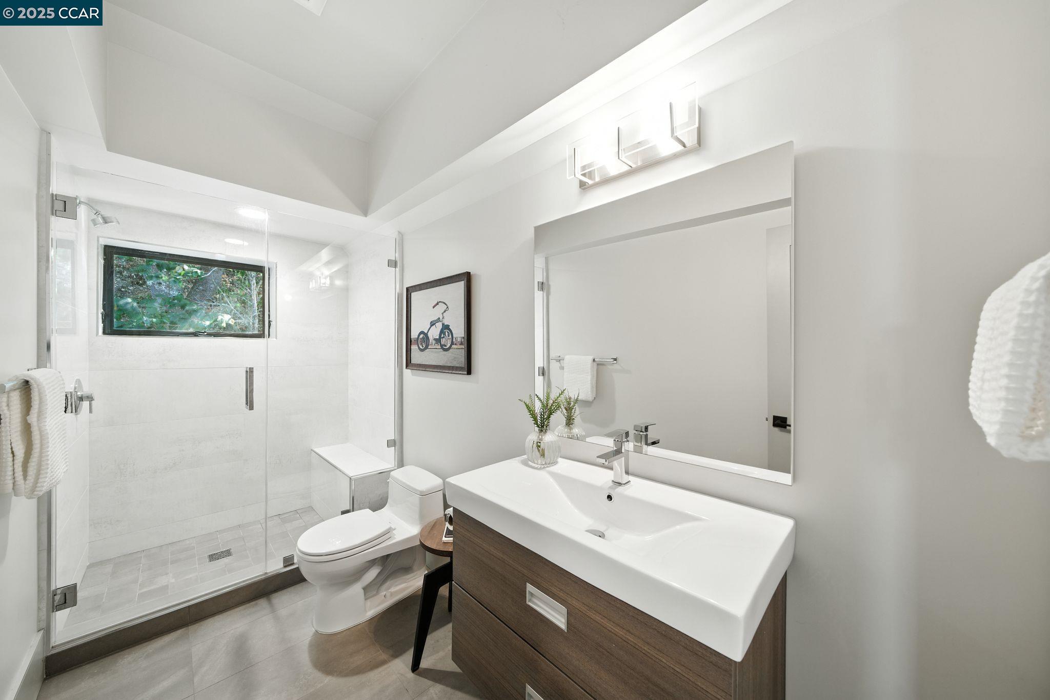 Detail Gallery Image 31 of 49 For 121 Tappan Ln, Orinda,  CA 94563 - 5 Beds | 5 Baths