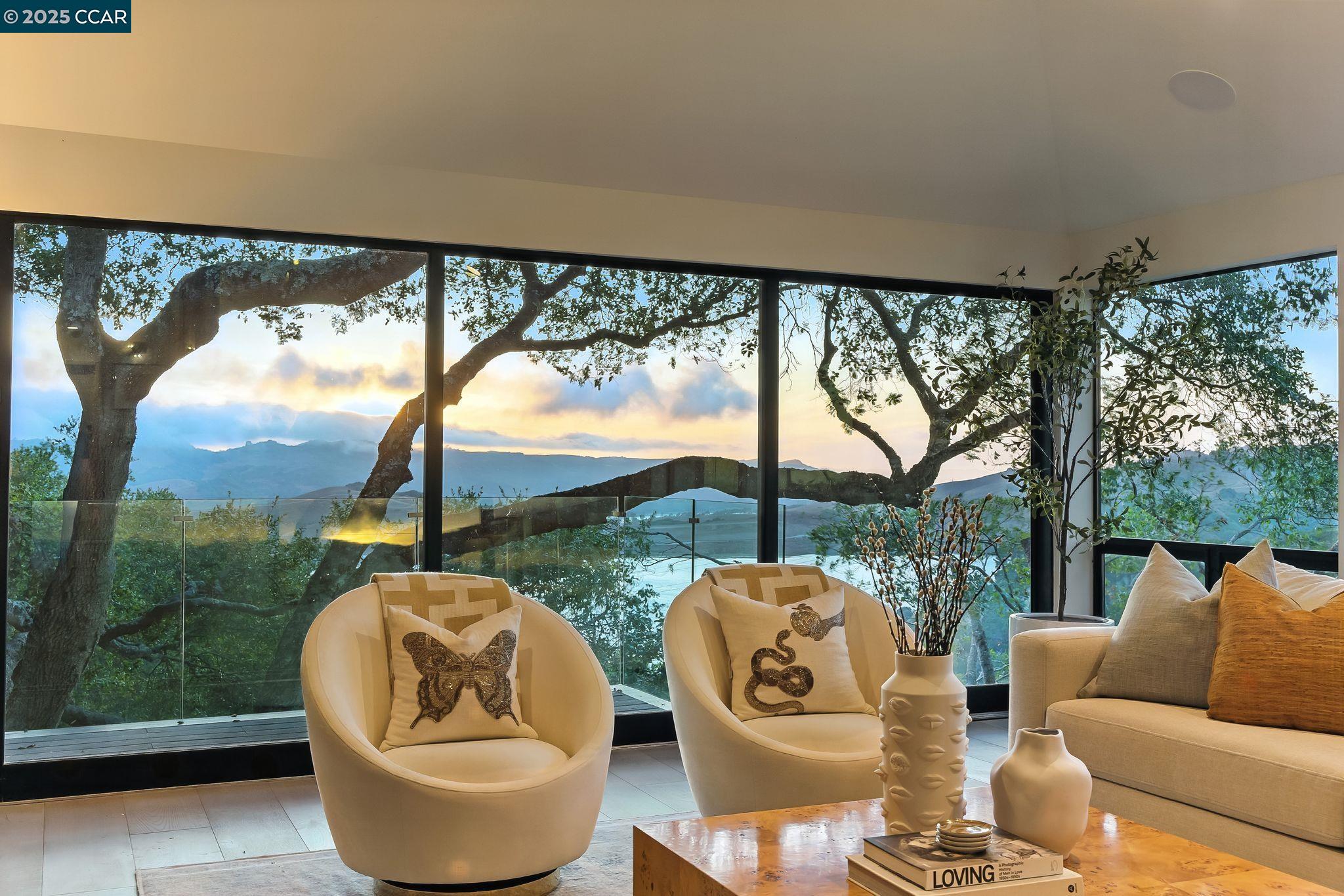Detail Gallery Image 5 of 49 For 121 Tappan Ln, Orinda,  CA 94563 - 5 Beds | 5 Baths