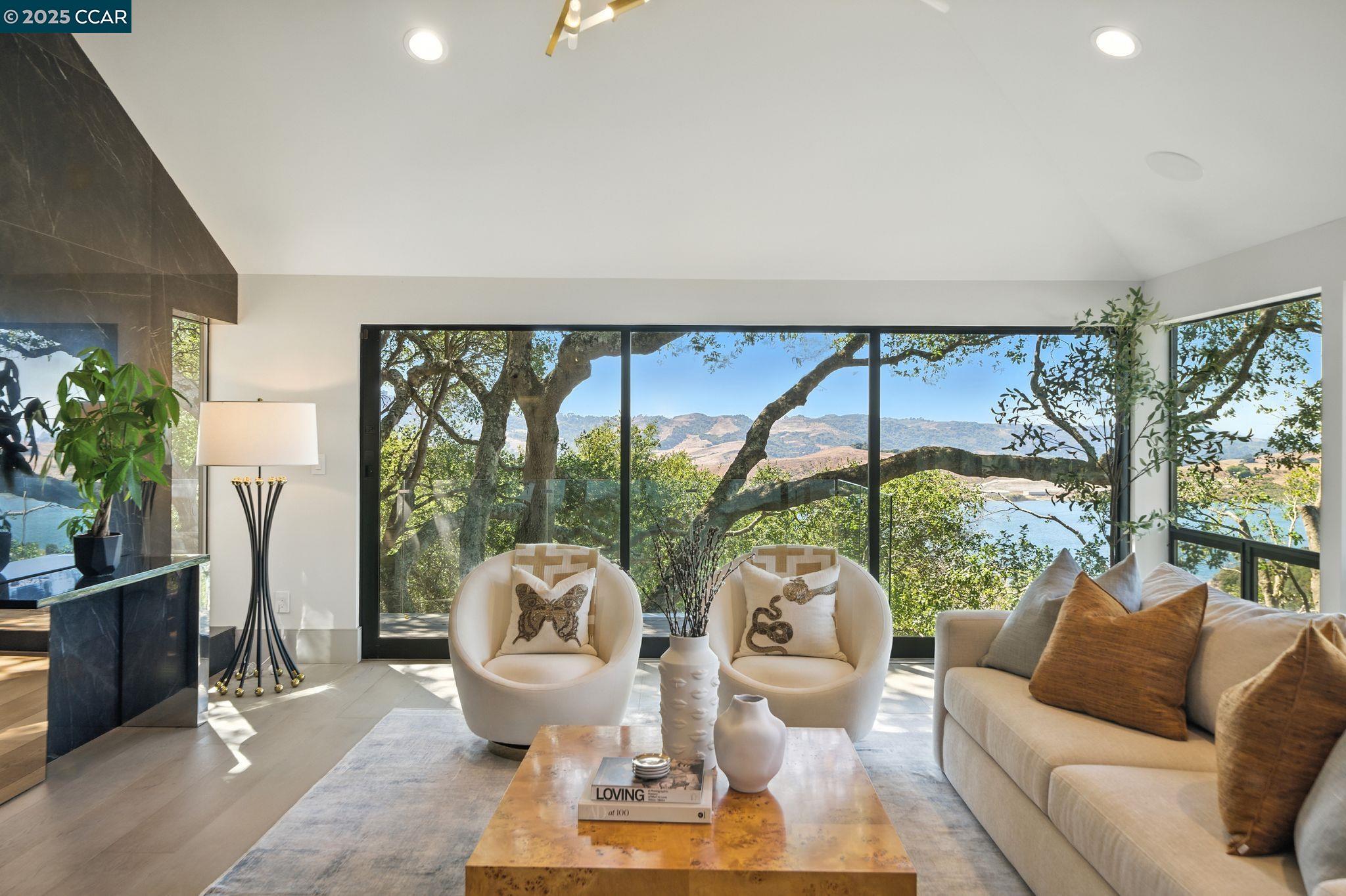 Detail Gallery Image 7 of 49 For 121 Tappan Ln, Orinda,  CA 94563 - 5 Beds | 5 Baths