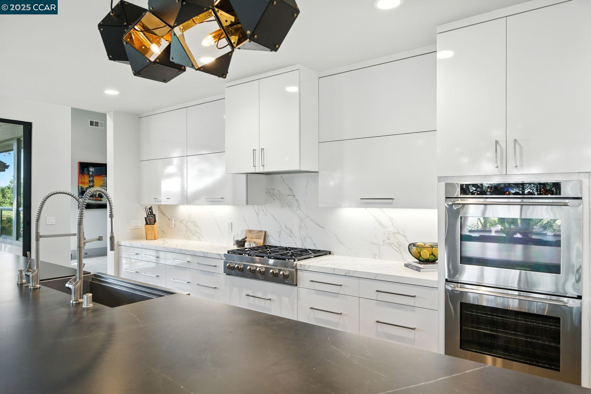 Detail Gallery Image 10 of 49 For 121 Tappan Ln, Orinda,  CA 94563 - 5 Beds | 5 Baths