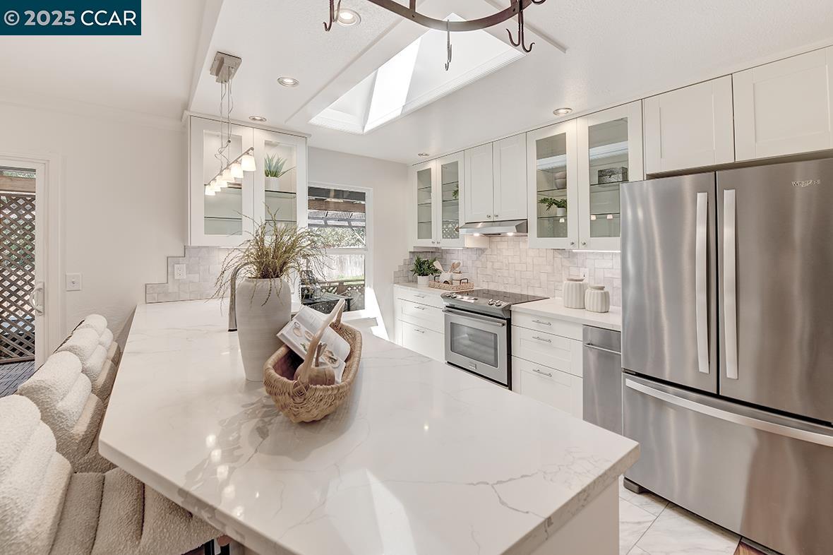 Detail Gallery Image 16 of 60 For 3015 Lanway Ct, Concord,  CA 94518 - 4 Beds | 2/1 Baths