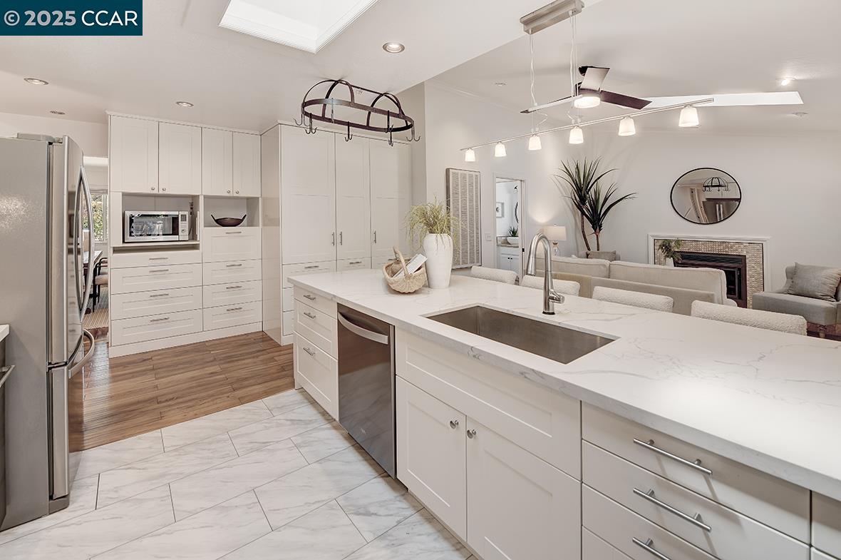 Detail Gallery Image 17 of 60 For 3015 Lanway Ct, Concord,  CA 94518 - 4 Beds | 2/1 Baths